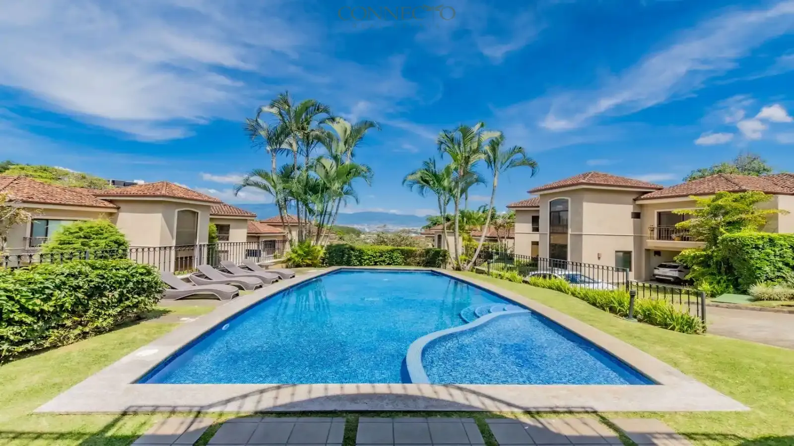 San José, San José, Escazú, Escazu, Jaboncillos, Casa Colonial, Moderna en Venta, Casa de Lujo de 4 Habitaciones
Cocina Gourmet con Encimeras de Granito, Suite Principal con Baño Tipo Spa, Jardín Paisajístico y Patio, Modern Colonial Home for Sale, 4-Bedroom Luxury House, Gourmet Kitchen with Granite Countertops, Master Suite with Spa Bathroom, Landscaped Backyard and Patio