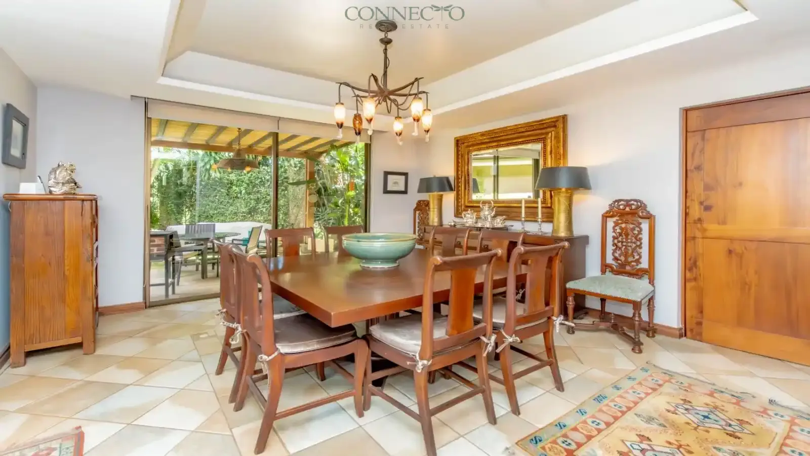 San José, San José, Escazú, Escazu, Jaboncillos, Casa Colonial, Moderna en Venta, Casa de Lujo de 4 Habitaciones
Cocina Gourmet con Encimeras de Granito, Suite Principal con Baño Tipo Spa, Jardín Paisajístico y Patio, Modern Colonial Home for Sale, 4-Bedroom Luxury House, Gourmet Kitchen with Granite Countertops, Master Suite with Spa Bathroom, Landscaped Backyard and Patio