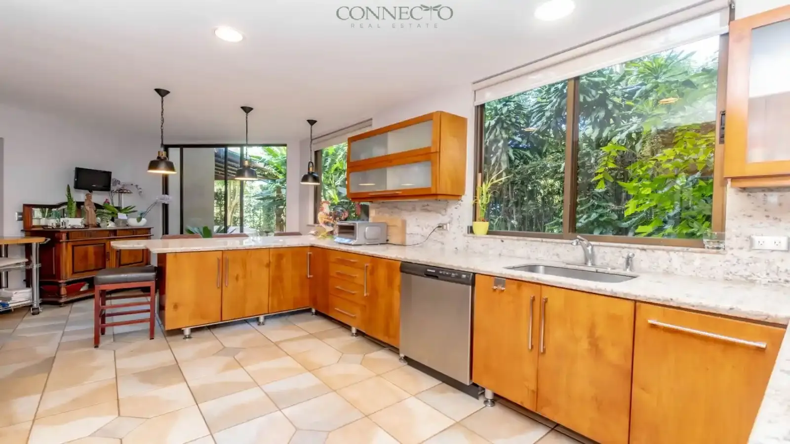 San José, San José, Escazú, Escazu, Jaboncillos, Casa Colonial, Moderna en Venta, Casa de Lujo de 4 Habitaciones
Cocina Gourmet con Encimeras de Granito, Suite Principal con Baño Tipo Spa, Jardín Paisajístico y Patio, Modern Colonial Home for Sale, 4-Bedroom Luxury House, Gourmet Kitchen with Granite Countertops, Master Suite with Spa Bathroom, Landscaped Backyard and Patio