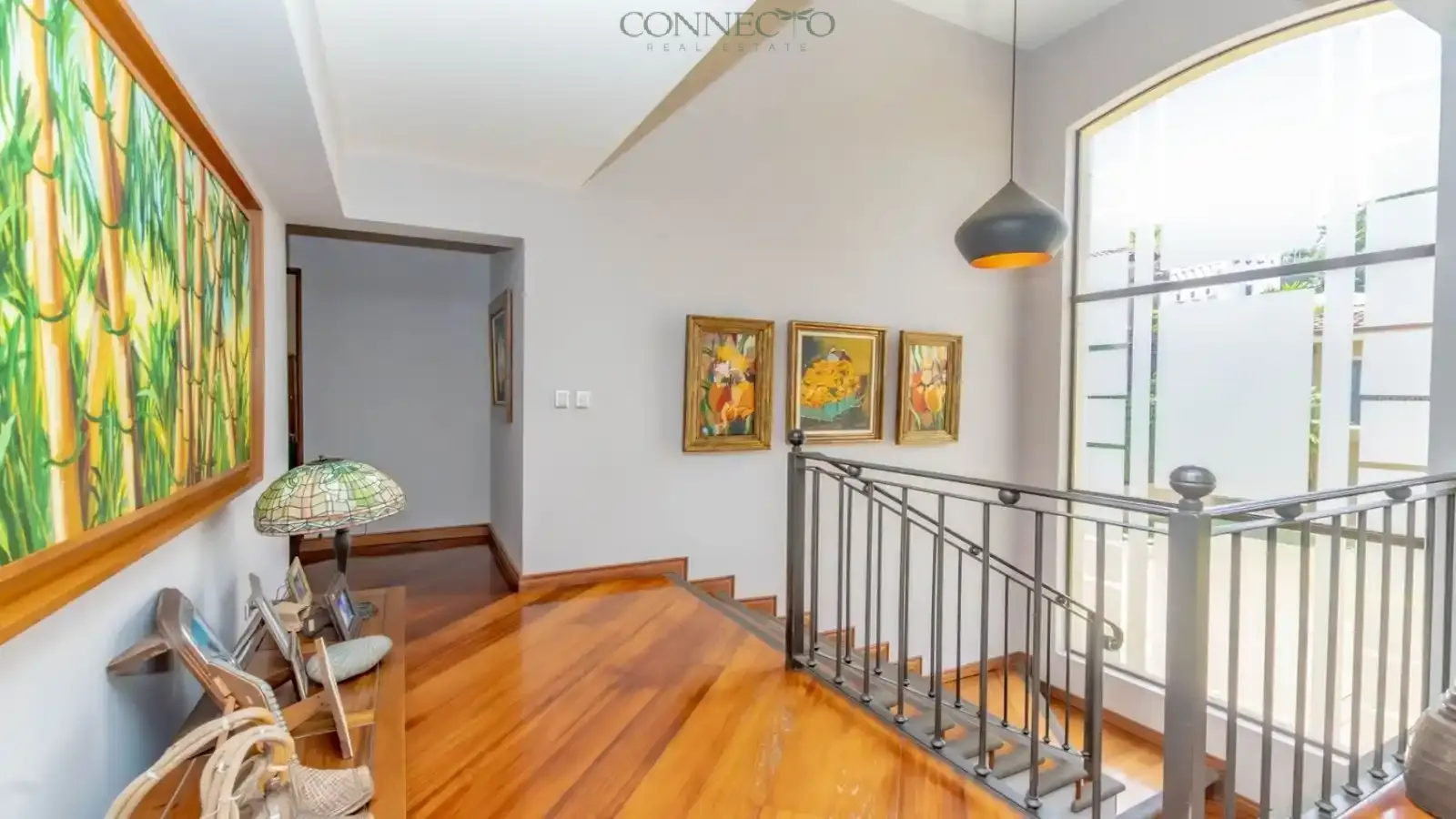 San José, San José, Escazú, Escazu, Jaboncillos, Casa Colonial, Moderna en Venta, Casa de Lujo de 4 Habitaciones
Cocina Gourmet con Encimeras de Granito, Suite Principal con Baño Tipo Spa, Jardín Paisajístico y Patio, Modern Colonial Home for Sale, 4-Bedroom Luxury House, Gourmet Kitchen with Granite Countertops, Master Suite with Spa Bathroom, Landscaped Backyard and Patio