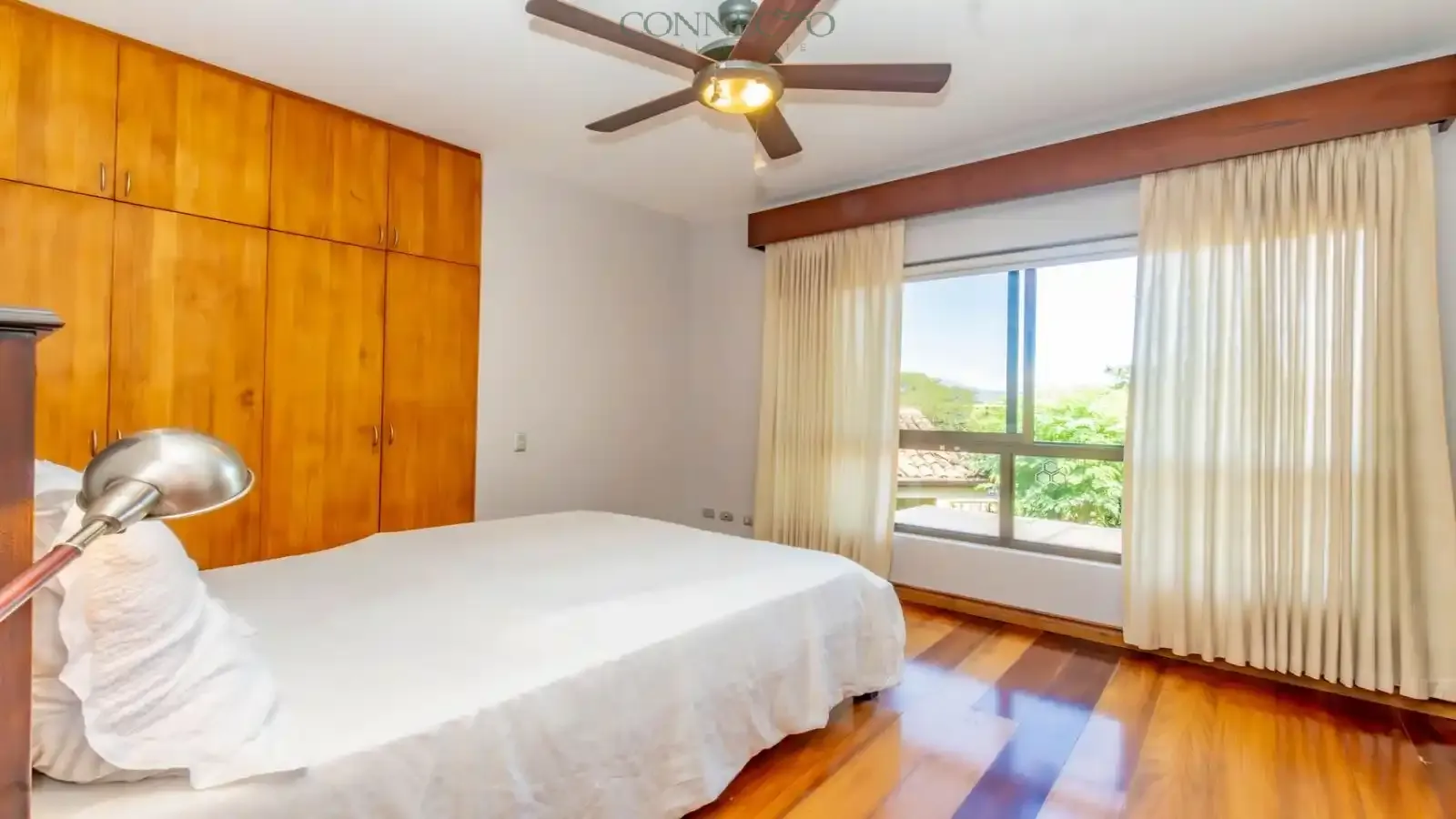 San José, San José, Escazú, Escazu, Jaboncillos, Casa Colonial, Moderna en Venta, Casa de Lujo de 4 Habitaciones
Cocina Gourmet con Encimeras de Granito, Suite Principal con Baño Tipo Spa, Jardín Paisajístico y Patio, Modern Colonial Home for Sale, 4-Bedroom Luxury House, Gourmet Kitchen with Granite Countertops, Master Suite with Spa Bathroom, Landscaped Backyard and Patio
