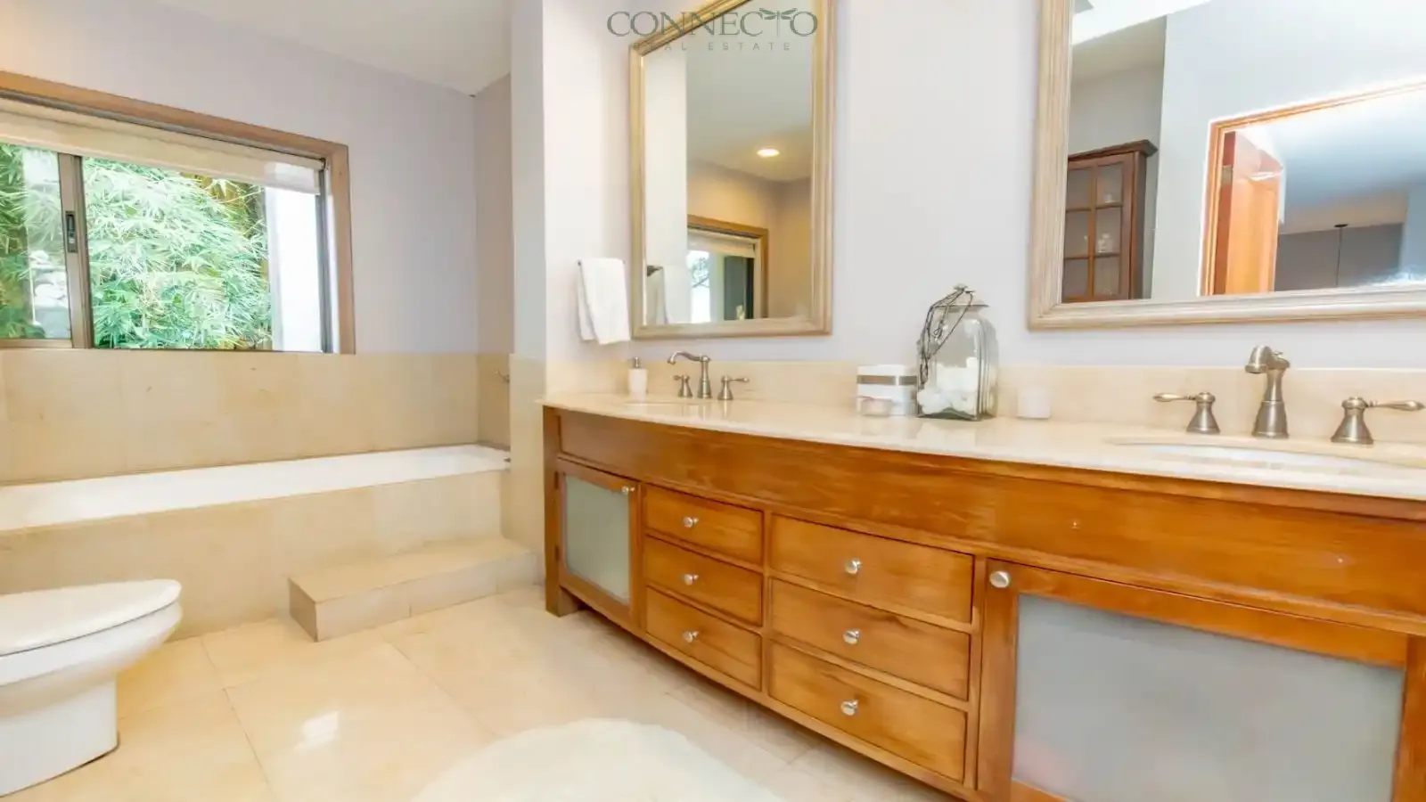 San José, San José, Escazú, Escazu, Jaboncillos, Casa Colonial, Moderna en Venta, Casa de Lujo de 4 Habitaciones
Cocina Gourmet con Encimeras de Granito, Suite Principal con Baño Tipo Spa, Jardín Paisajístico y Patio, Modern Colonial Home for Sale, 4-Bedroom Luxury House, Gourmet Kitchen with Granite Countertops, Master Suite with Spa Bathroom, Landscaped Backyard and Patio