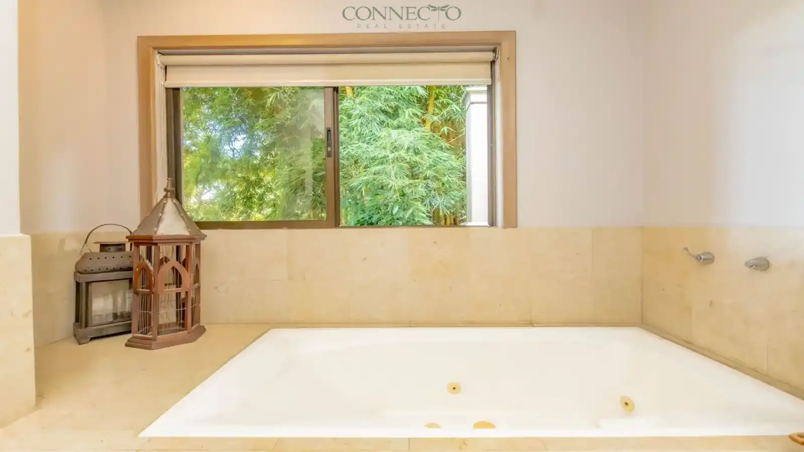 San José, San José, Escazú, Escazu, Jaboncillos, Casa Colonial, Moderna en Venta, Casa de Lujo de 4 Habitaciones
Cocina Gourmet con Encimeras de Granito, Suite Principal con Baño Tipo Spa, Jardín Paisajístico y Patio, Modern Colonial Home for Sale, 4-Bedroom Luxury House, Gourmet Kitchen with Granite Countertops, Master Suite with Spa Bathroom, Landscaped Backyard and Patio