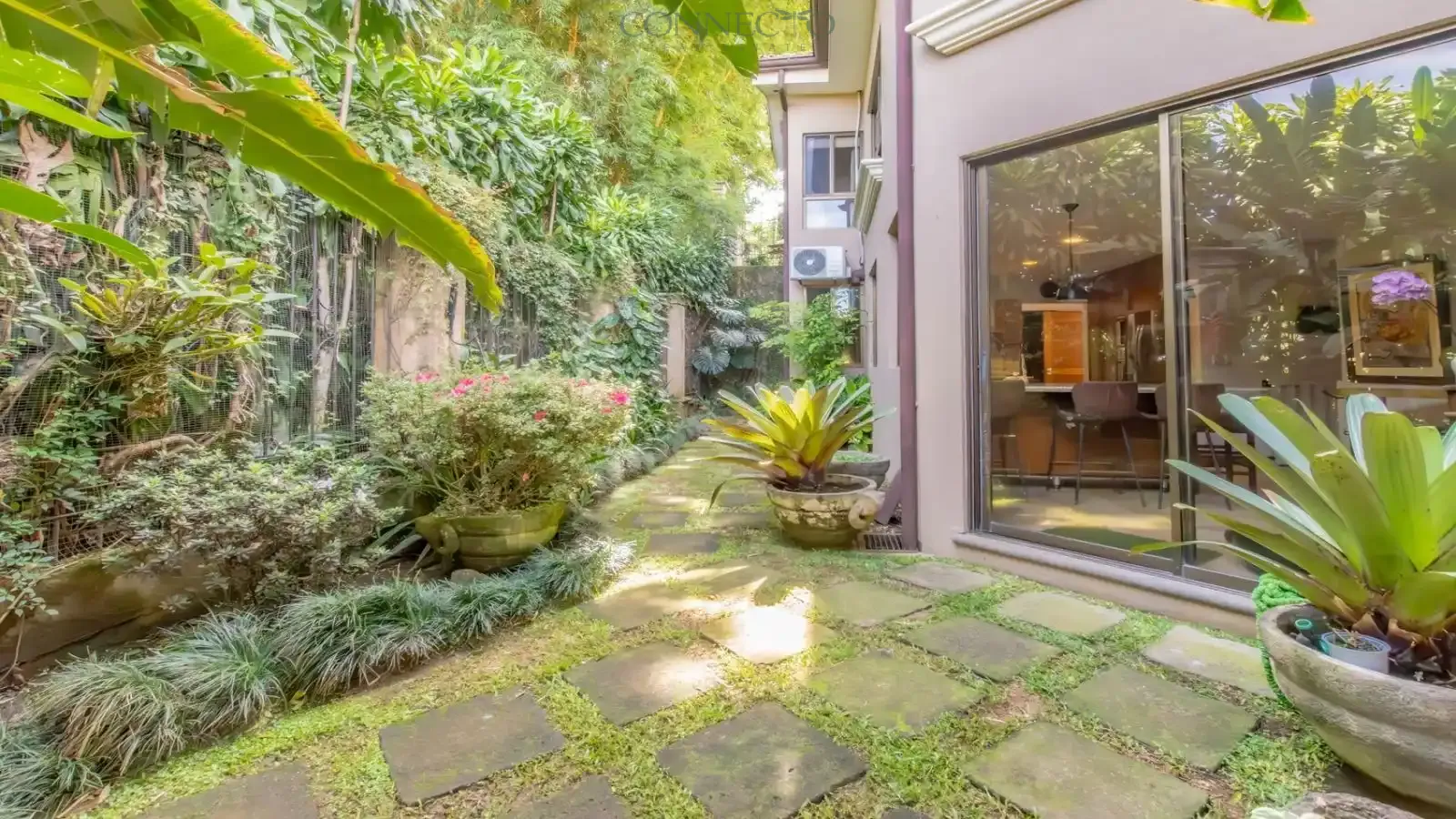 San José, San José, Escazú, Escazu, Jaboncillos, Casa Colonial, Moderna en Venta, Casa de Lujo de 4 Habitaciones
Cocina Gourmet con Encimeras de Granito, Suite Principal con Baño Tipo Spa, Jardín Paisajístico y Patio, Modern Colonial Home for Sale, 4-Bedroom Luxury House, Gourmet Kitchen with Granite Countertops, Master Suite with Spa Bathroom, Landscaped Backyard and Patio