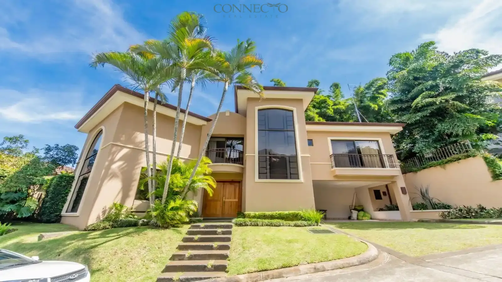 San José, San José, Escazú, Escazu, Jaboncillos, Casa Colonial, Moderna en Venta, Casa de Lujo de 4 Habitaciones
Cocina Gourmet con Encimeras de Granito, Suite Principal con Baño Tipo Spa, Jardín Paisajístico y Patio, Modern Colonial Home for Sale, 4-Bedroom Luxury House, Gourmet Kitchen with Granite Countertops, Master Suite with Spa Bathroom, Landscaped Backyard and Patio