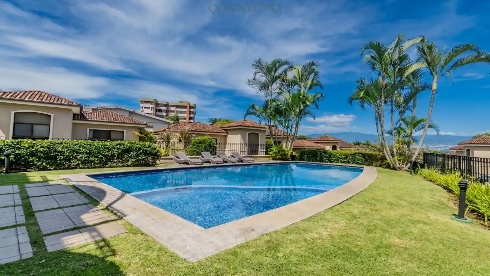 San José, San José, Escazú, Escazu, Jaboncillos, Casa Colonial, Moderna en Venta, Casa de Lujo de 4 Habitaciones
Cocina Gourmet con Encimeras de Granito, Suite Principal con Baño Tipo Spa, Jardín Paisajístico y Patio, Modern Colonial Home for Sale, 4-Bedroom Luxury House, Gourmet Kitchen with Granite Countertops, Master Suite with Spa Bathroom, Landscaped Backyard and Patio