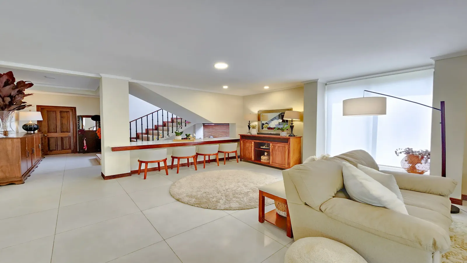 remodeled house Jaboncillos, bright kitchen house for sale, home with garden view terrace, luxury house with pool, Jaboncillos real estate, family home for sale, modern kitchen house Jaboncillos, private condominium amenities, spacious bedrooms Jaboncillos house