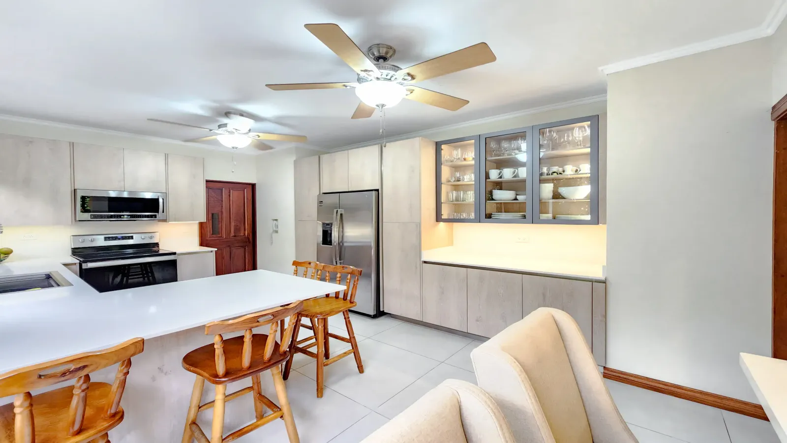 remodeled house Jaboncillos, bright kitchen house for sale, home with garden view terrace, luxury house with pool, Jaboncillos real estate, family home for sale, modern kitchen house Jaboncillos, private condominium amenities, spacious bedrooms Jaboncillos house