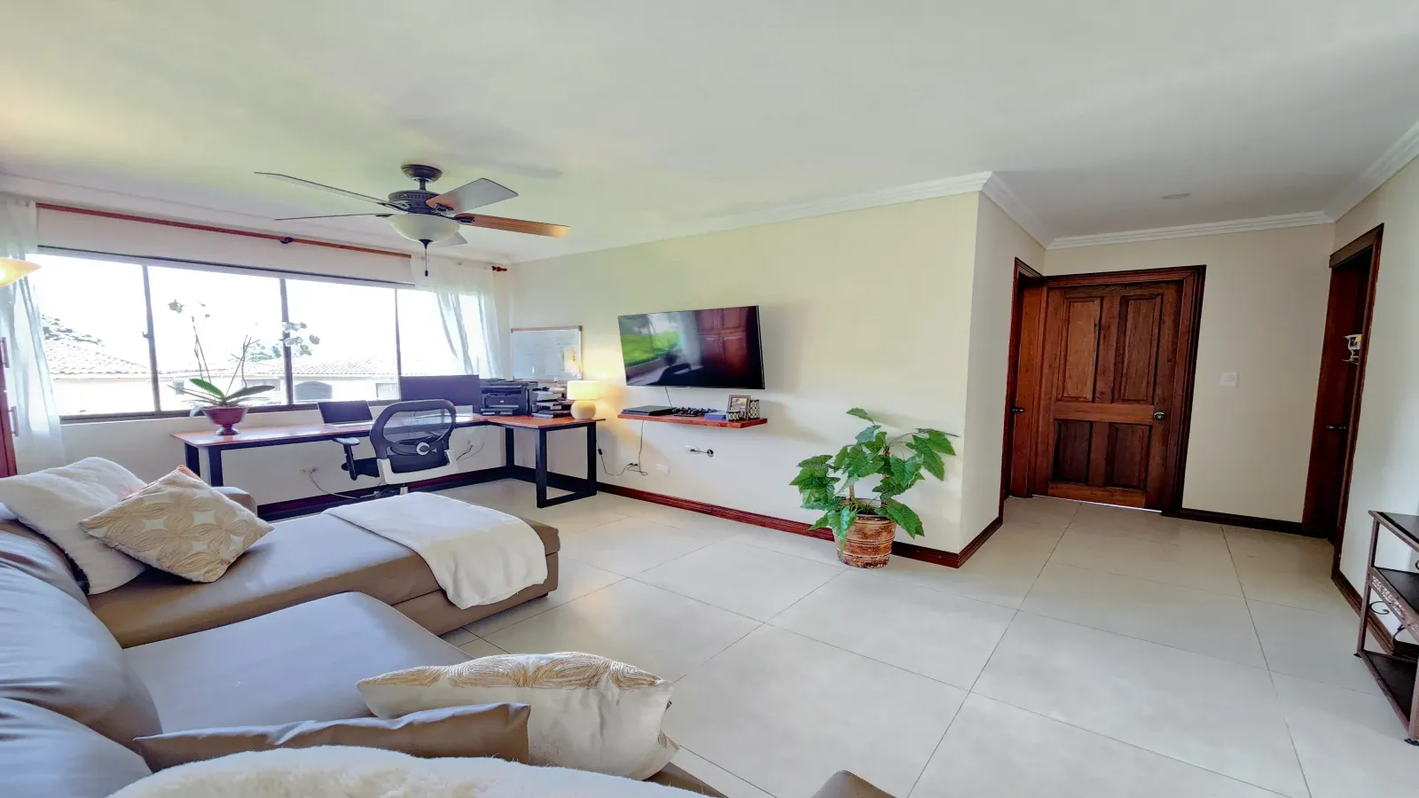 remodeled house Jaboncillos, bright kitchen house for sale, home with garden view terrace, luxury house with pool, Jaboncillos real estate, family home for sale, modern kitchen house Jaboncillos, private condominium amenities, spacious bedrooms Jaboncillos house