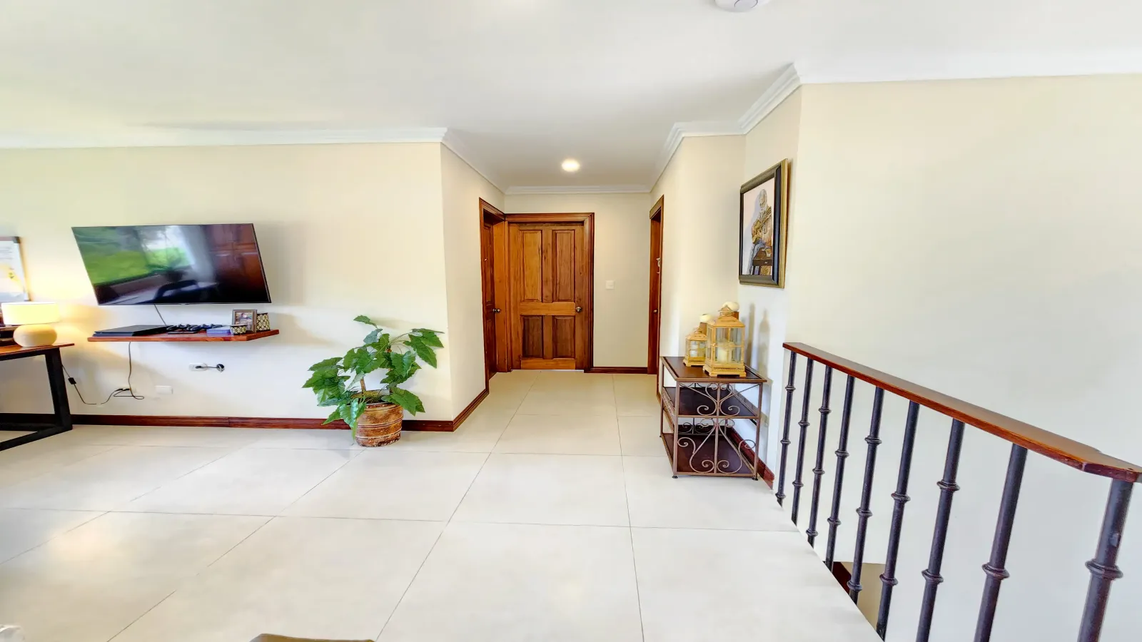 remodeled house Jaboncillos, bright kitchen house for sale, home with garden view terrace, luxury house with pool, Jaboncillos real estate, family home for sale, modern kitchen house Jaboncillos, private condominium amenities, spacious bedrooms Jaboncillos house