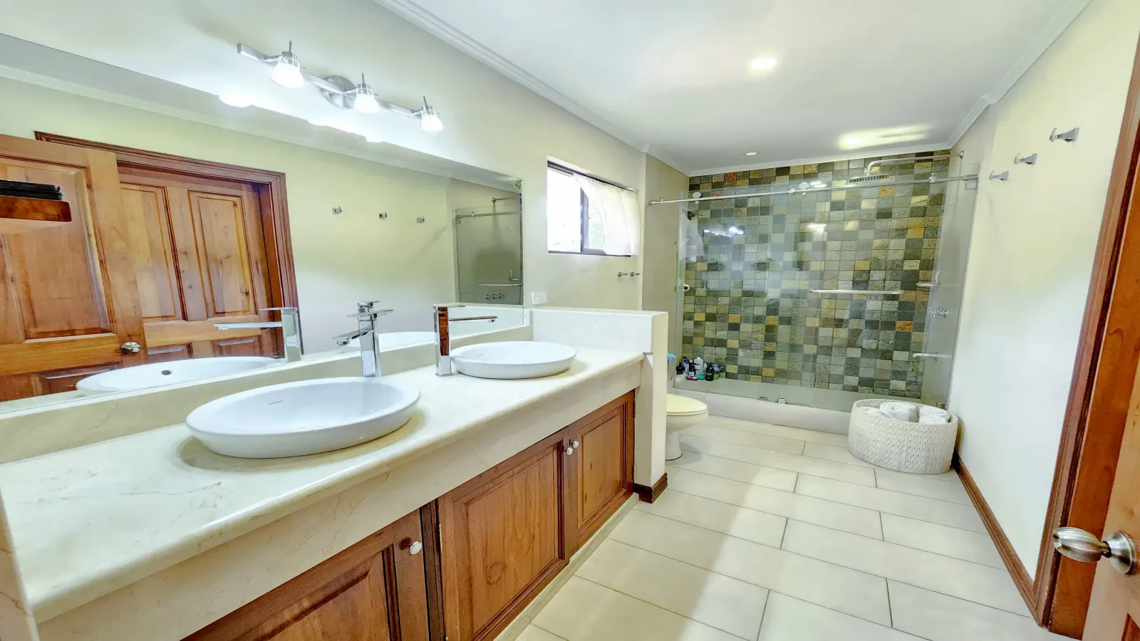 remodeled house Jaboncillos, bright kitchen house for sale, home with garden view terrace, luxury house with pool, Jaboncillos real estate, family home for sale, modern kitchen house Jaboncillos, private condominium amenities, spacious bedrooms Jaboncillos house