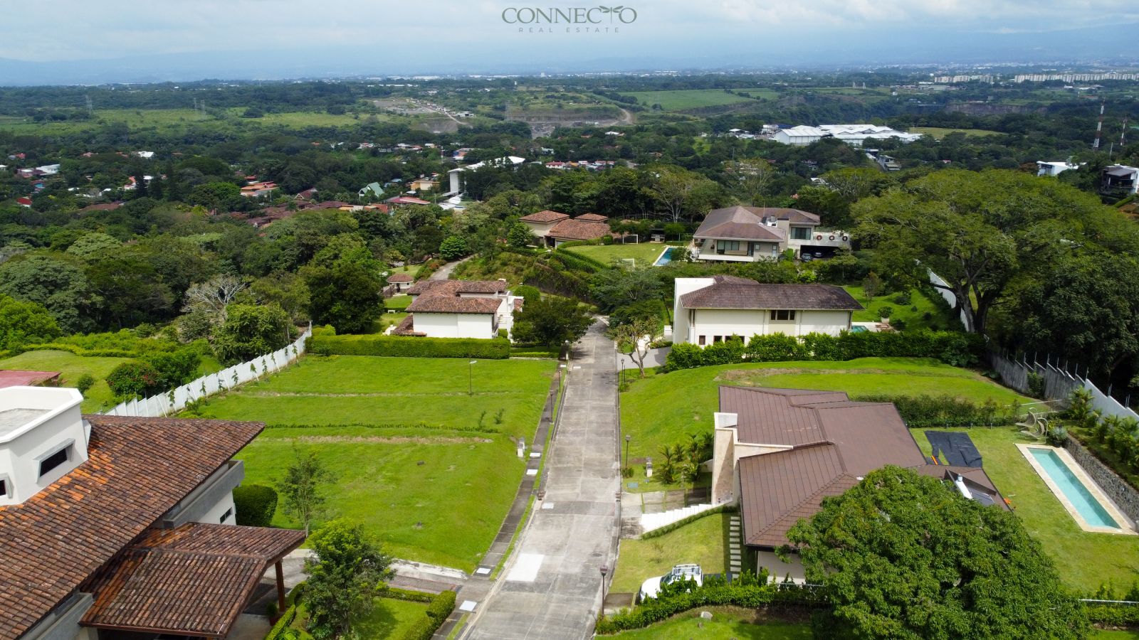 warm modern home with natural elements, home with natural stone and wood details, exposed wood beams home, home with beautiful gardens, natural light-filled home, luxury home with natural views, elegant modern social spaces, home with sunset views, contemporary organic design home.