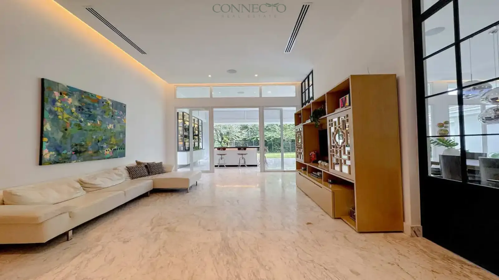 Luxury home for sale
Hacienda del Sol property
Modern luxury home
2022-built home
Private property with garden
Family home with outdoor space
Secure gated community
Spacious bedrooms with walk-in closets
Contemporary architecture
Exclusive real estate listing