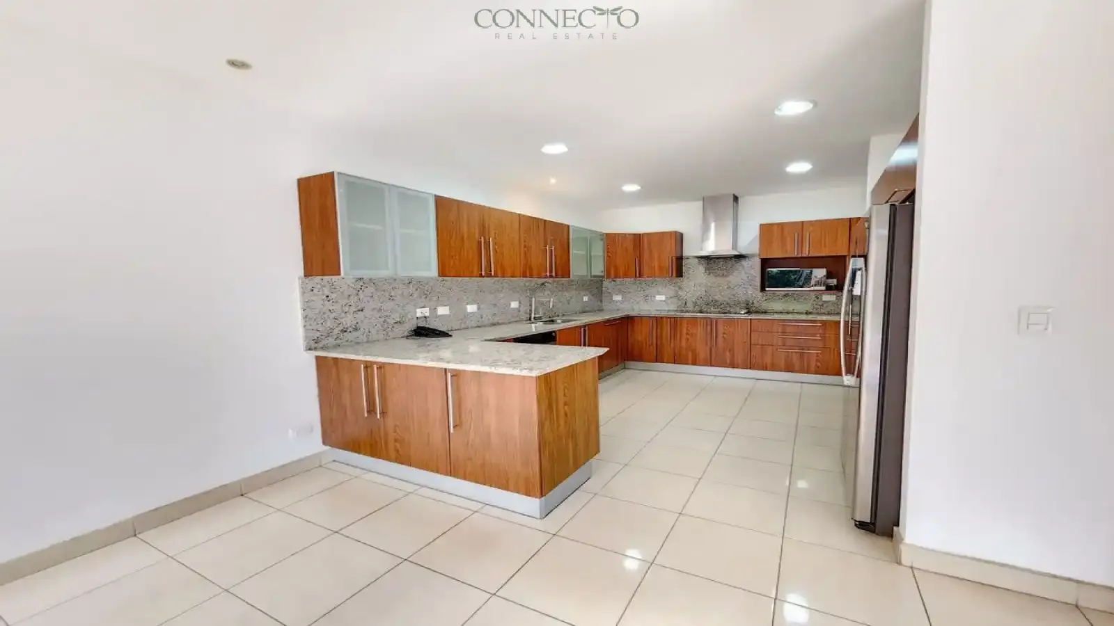Escazú, San Jose, 4 Bedrooms Bedrooms, ,3 BathroomsBathrooms, 444 m&sup2; sqr meters,888 m&sup2;sqr meters, Condominium House,For Sale,1132