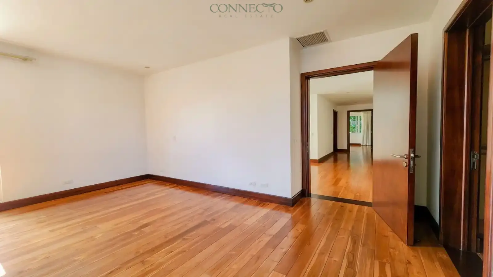 Escazú, San Jose, 4 Bedrooms Bedrooms, ,3 BathroomsBathrooms, 444 m&sup2; sqr meters,888 m&sup2;sqr meters, Condominium House,For Sale,1132