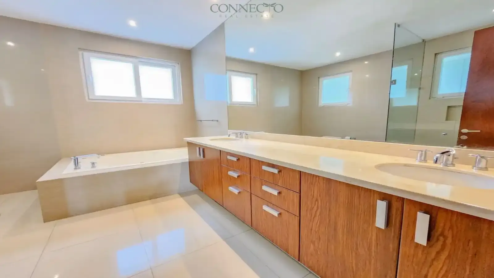 Escazú, San Jose, 4 Bedrooms Bedrooms, ,3 BathroomsBathrooms, 444 m&sup2; sqr meters,888 m&sup2;sqr meters, Condominium House,For Sale,1132