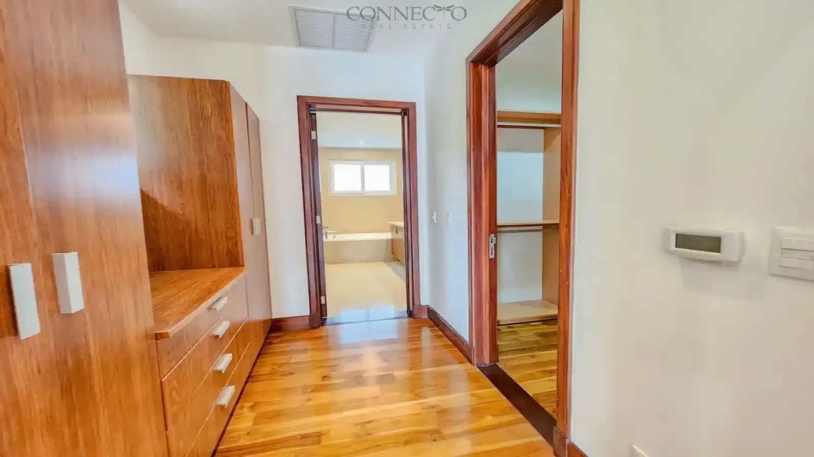 Escazú, San Jose, 4 Bedrooms Bedrooms, ,3 BathroomsBathrooms, 444 m&sup2; sqr meters,888 m&sup2;sqr meters, Condominium House,For Sale,1132