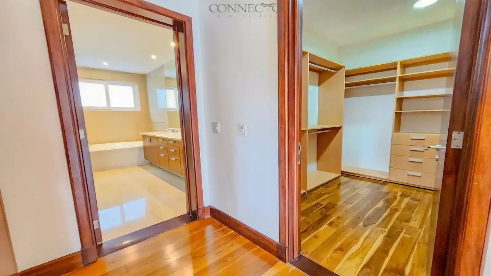 Escazú, San Jose, 4 Bedrooms Bedrooms, ,3 BathroomsBathrooms, 444 m&sup2; sqr meters,888 m&sup2;sqr meters, Condominium House,For Sale,1132