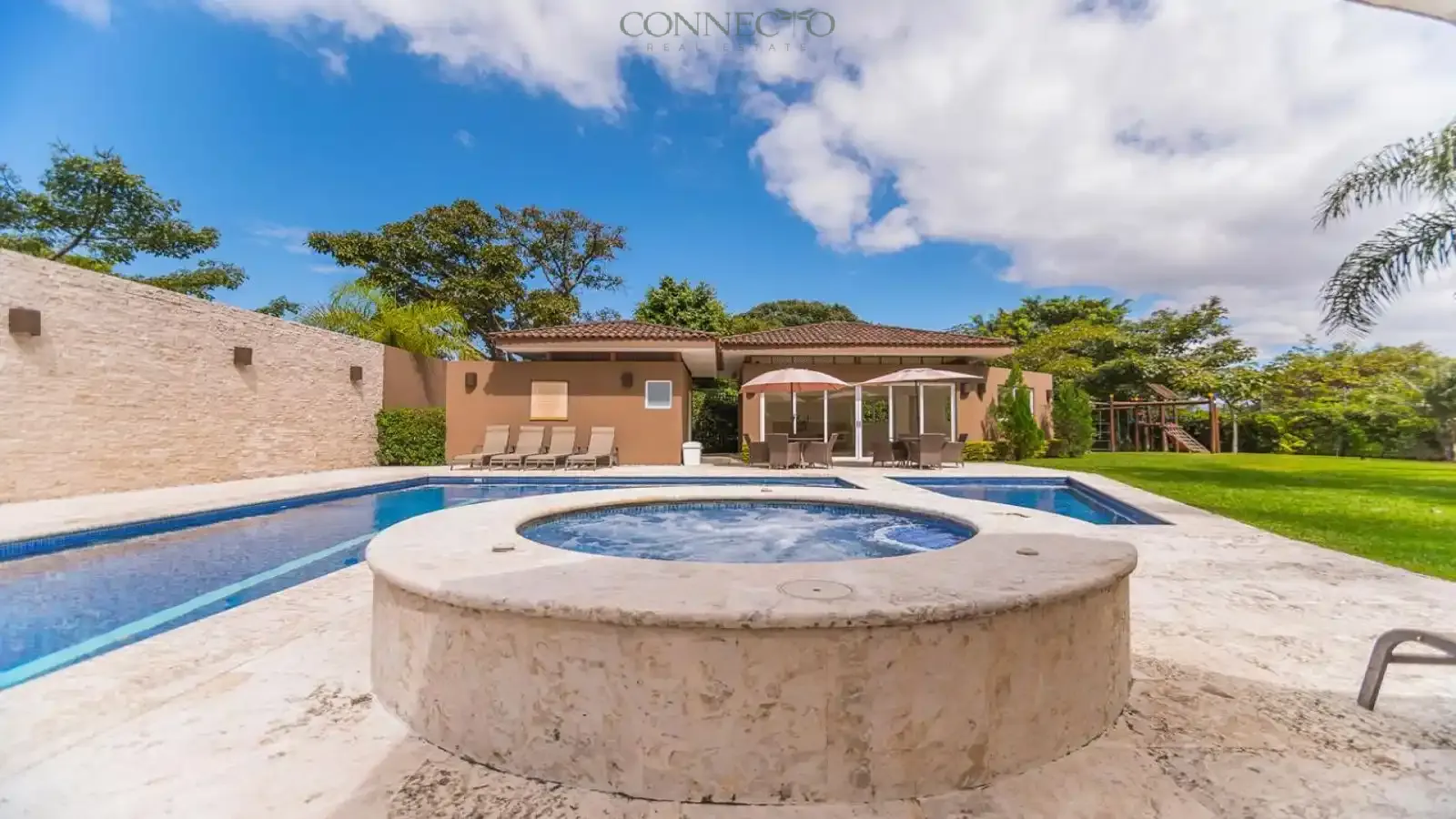 Escazú, San Jose, 4 Bedrooms Bedrooms, ,4 BathroomsBathrooms, 440 m&sup2; sqr meters,687 m&sup2;sqr meters, Condominium House,For Sale,1144