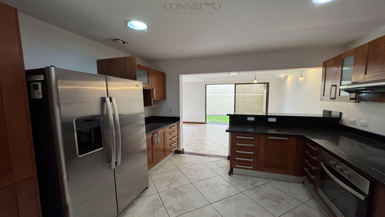 Villas de Valencia, Escazu, townhouse, oportunidad inversión, Investment opportunity, 3 bedroom, 3 habitaciones, open design, cocina integrada, vida en familia, family living, luxury living, condominio en Escazu, condo living in Escazu, resort style living, gated community.