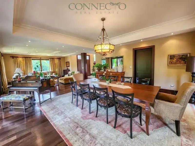 Hacienda del Sol, 4 bedroom and office, 4 habitaciones y oficina, Santa Ana, jardín, garden, luxury home, casa de lujo, inversión, investment home, gourmet kitchen, cocina gourmet