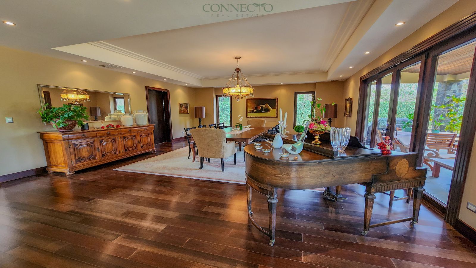 Hacienda del Sol, 4 bedroom and office, 4 habitaciones y oficina, Santa Ana, jardín, garden, luxury home, casa de lujo, inversión, investment home, gourmet kitchen, cocina gourmet