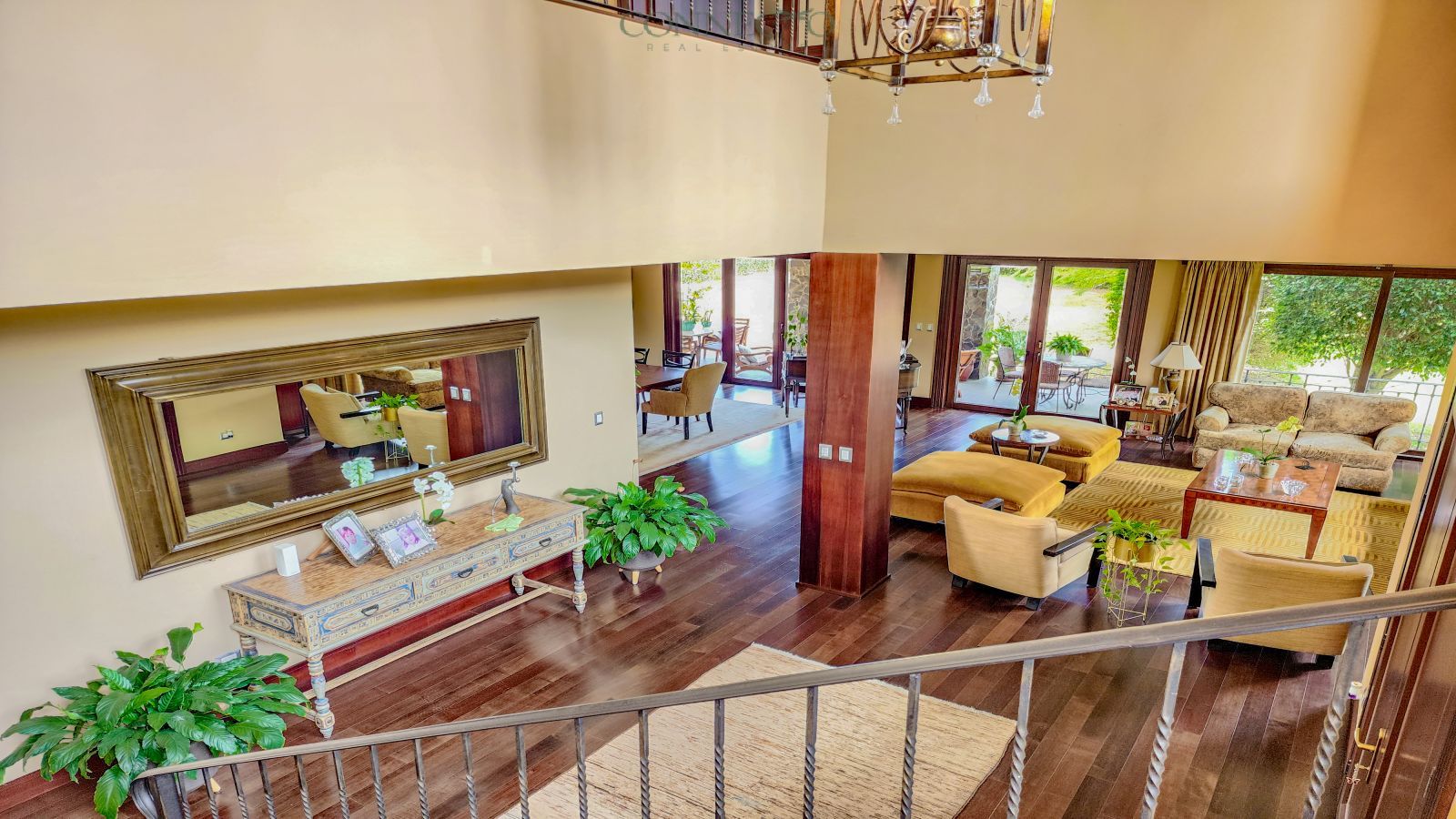 Hacienda del Sol, 4 bedroom and office, 4 habitaciones y oficina, Santa Ana, jardín, garden, luxury home, casa de lujo, inversión, investment home, gourmet kitchen, cocina gourmet