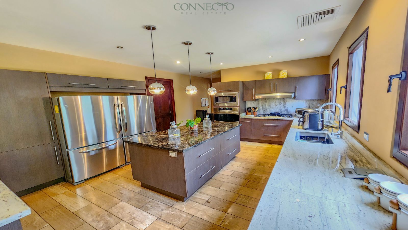 Hacienda del Sol, 4 bedroom and office, 4 habitaciones y oficina, Santa Ana, jardín, garden, luxury home, casa de lujo, inversión, investment home, gourmet kitchen, cocina gourmet