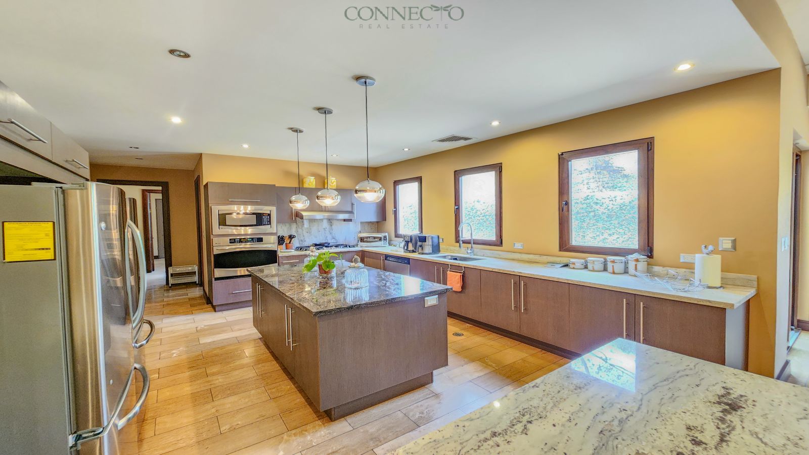 Hacienda del Sol, 4 bedroom and office, 4 habitaciones y oficina, Santa Ana, jardín, garden, luxury home, casa de lujo, inversión, investment home, gourmet kitchen, cocina gourmet