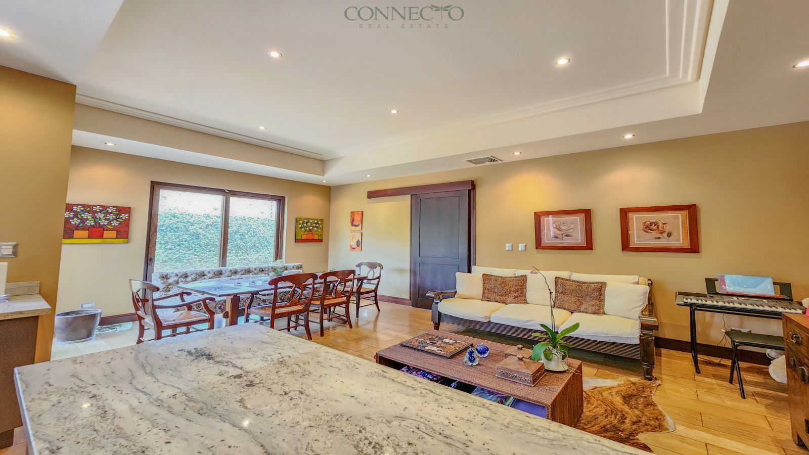 Hacienda del Sol, 4 bedroom and office, 4 habitaciones y oficina, Santa Ana, jardín, garden, luxury home, casa de lujo, inversión, investment home, gourmet kitchen, cocina gourmet