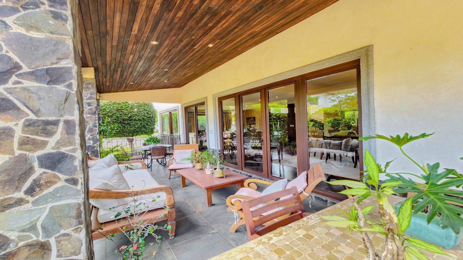 Hacienda del Sol, 4 bedroom and office, 4 habitaciones y oficina, Santa Ana, jardín, garden, luxury home, casa de lujo, inversión, investment home, gourmet kitchen, cocina gourmet