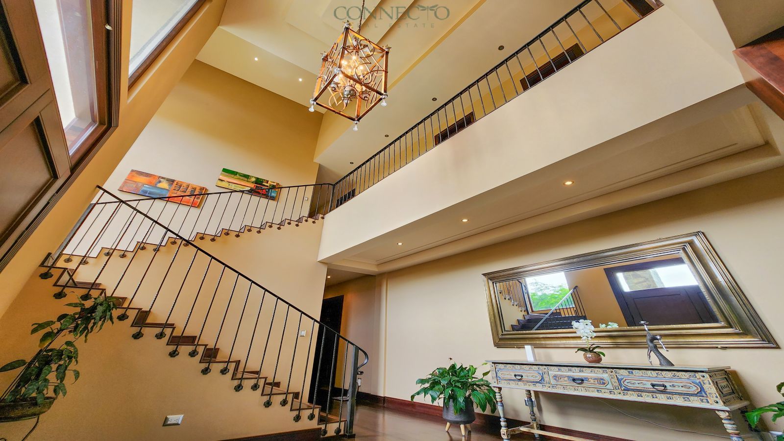 Hacienda del Sol, 4 bedroom and office, 4 habitaciones y oficina, Santa Ana, jardín, garden, luxury home, casa de lujo, inversión, investment home, gourmet kitchen, cocina gourmet