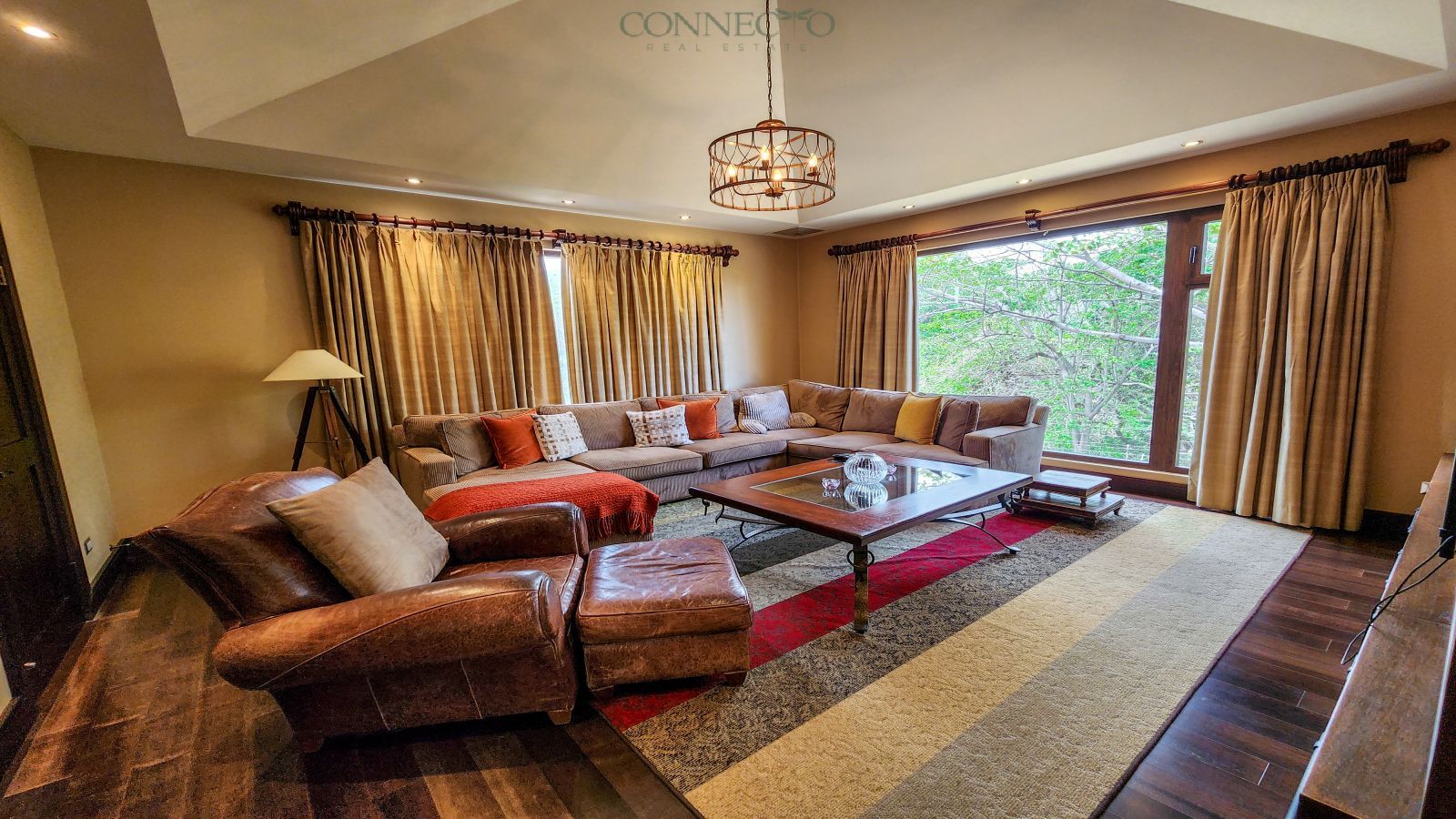 Hacienda del Sol, 4 bedroom and office, 4 habitaciones y oficina, Santa Ana, jardín, garden, luxury home, casa de lujo, inversión, investment home, gourmet kitchen, cocina gourmet