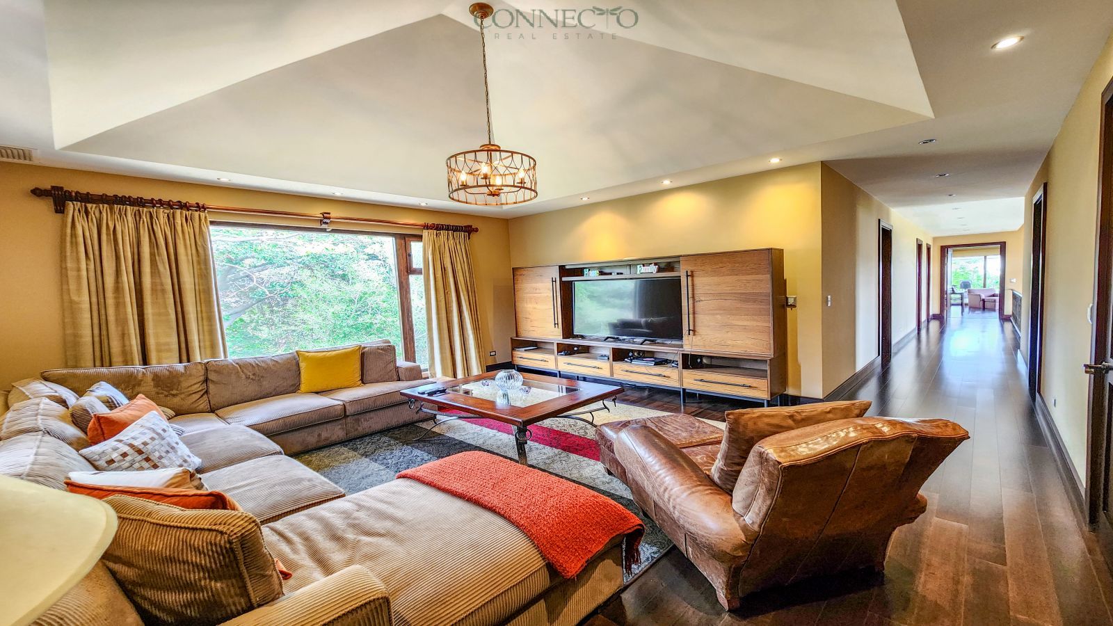 Hacienda del Sol, 4 bedroom and office, 4 habitaciones y oficina, Santa Ana, jardín, garden, luxury home, casa de lujo, inversión, investment home, gourmet kitchen, cocina gourmet