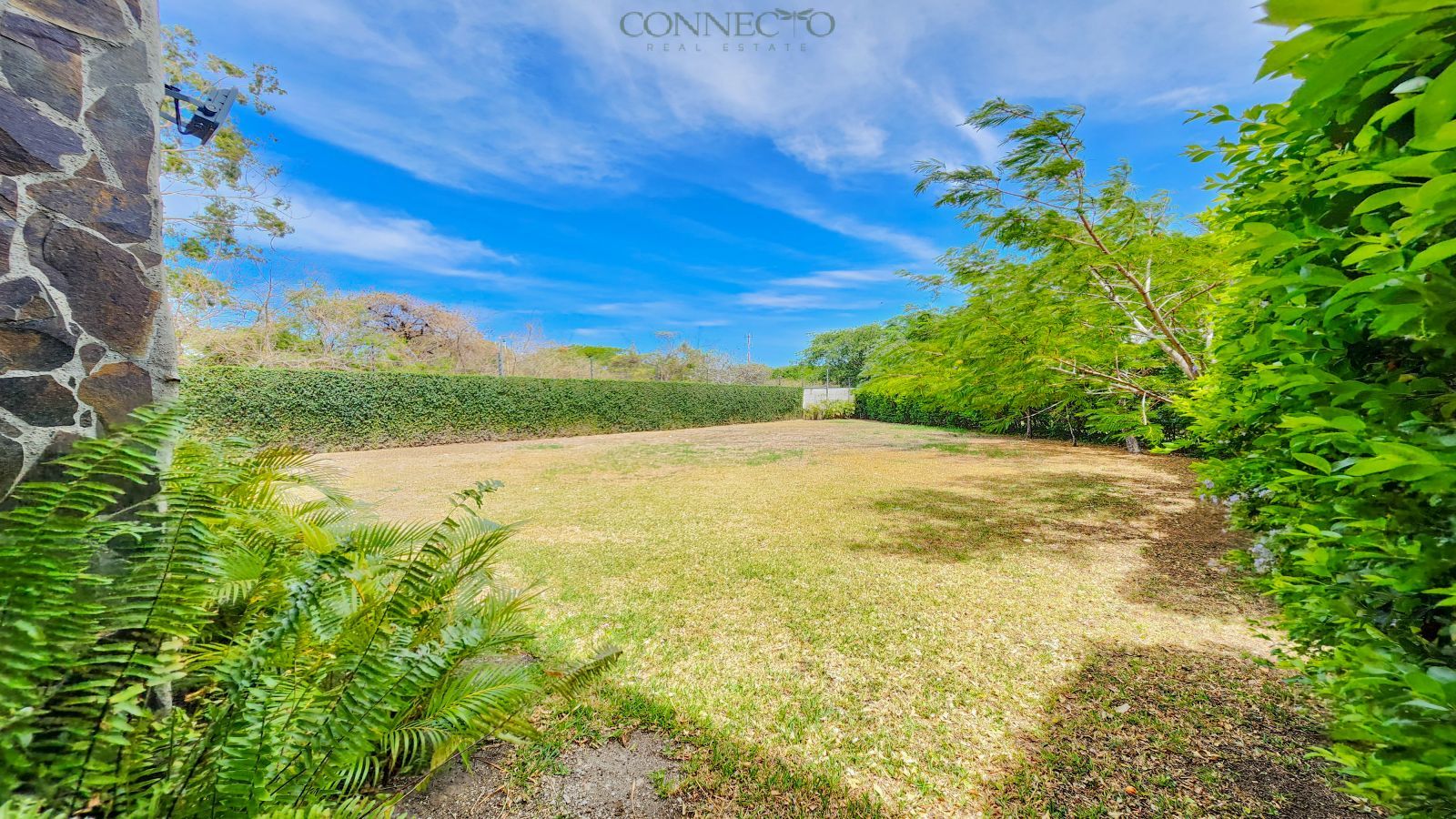 Hacienda del Sol, 4 bedroom and office, 4 habitaciones y oficina, Santa Ana, jardín, garden, luxury home, casa de lujo, inversión, investment home, gourmet kitchen, cocina gourmet