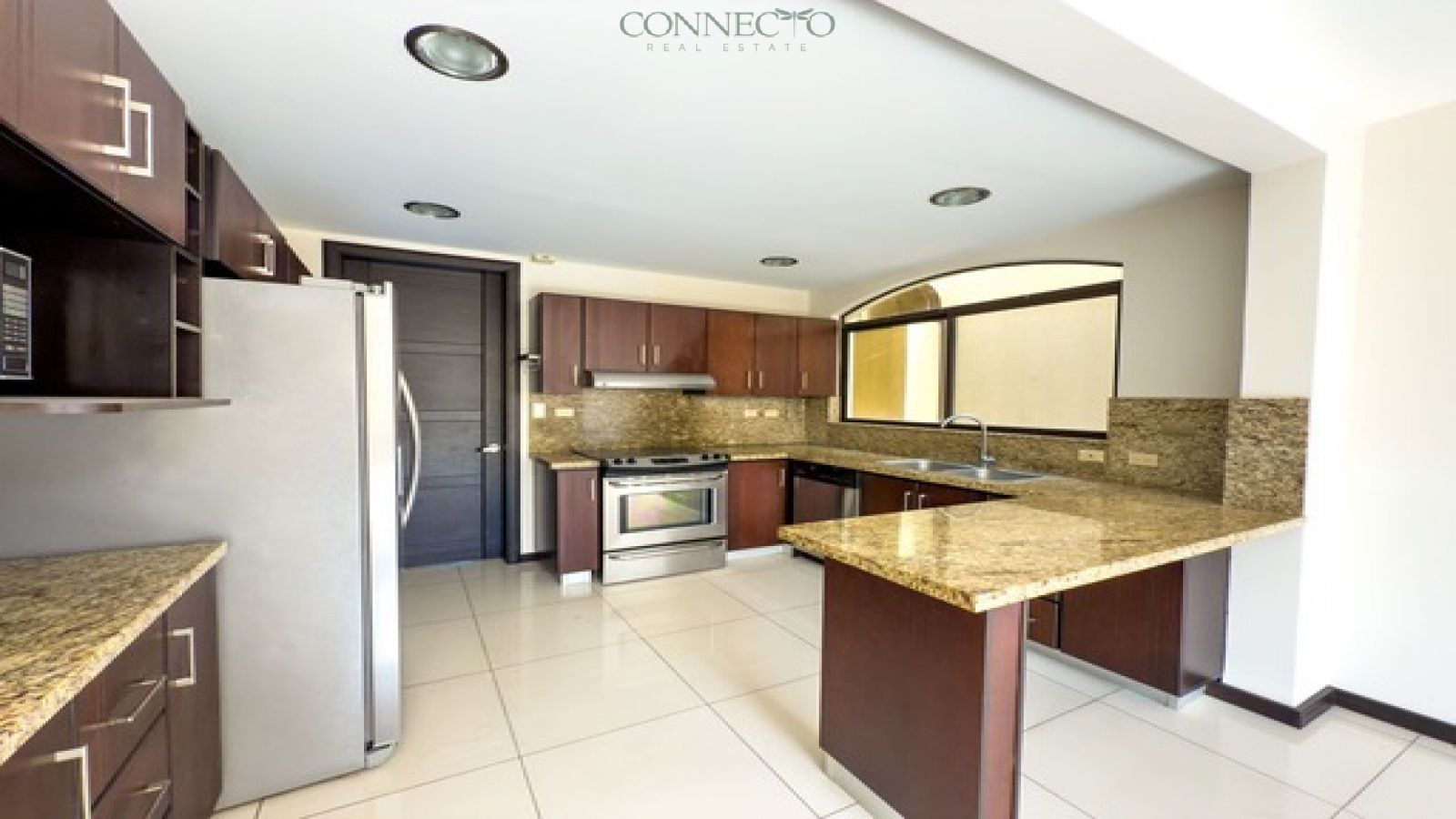 Escazú, San Jose, 4 Bedrooms Bedrooms, ,4 BathroomsBathrooms, 300 m² sqr meters,310 m²sqr meters, Condominium House,For Sale,1150
