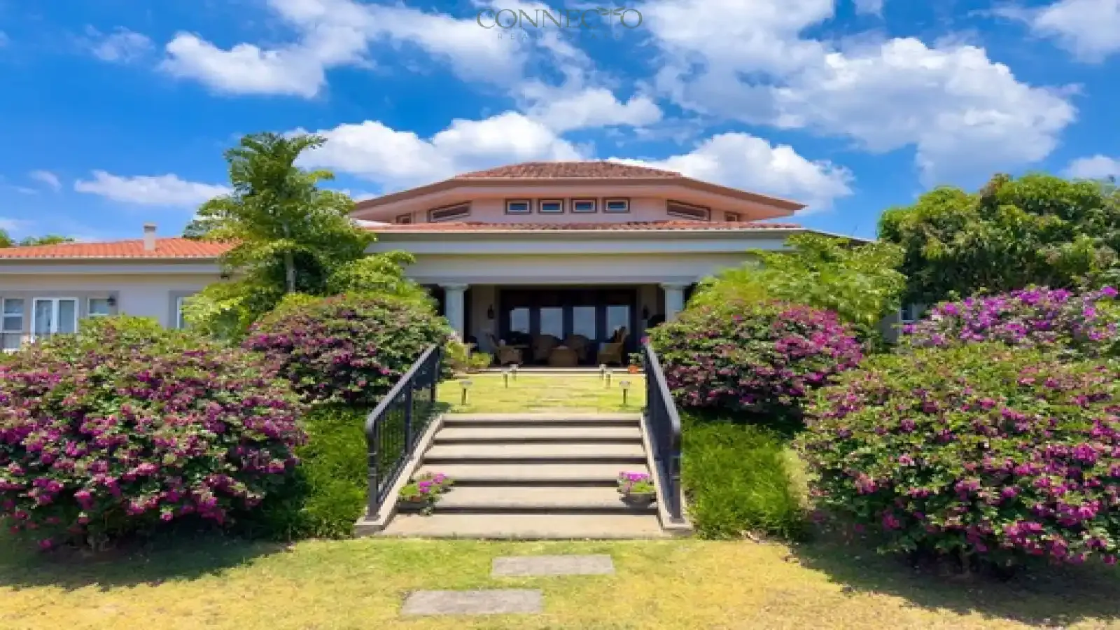 Heredia, Volcan Poás, Poas Volcano, Costa Rica luxury real estate, 1 floor house, casa de 1 planta, estate, residencial, residential area, mountain home, casa de montaña, finishes, arquitectura colonial, colonial architecture, vista, view, chimenea, chimney