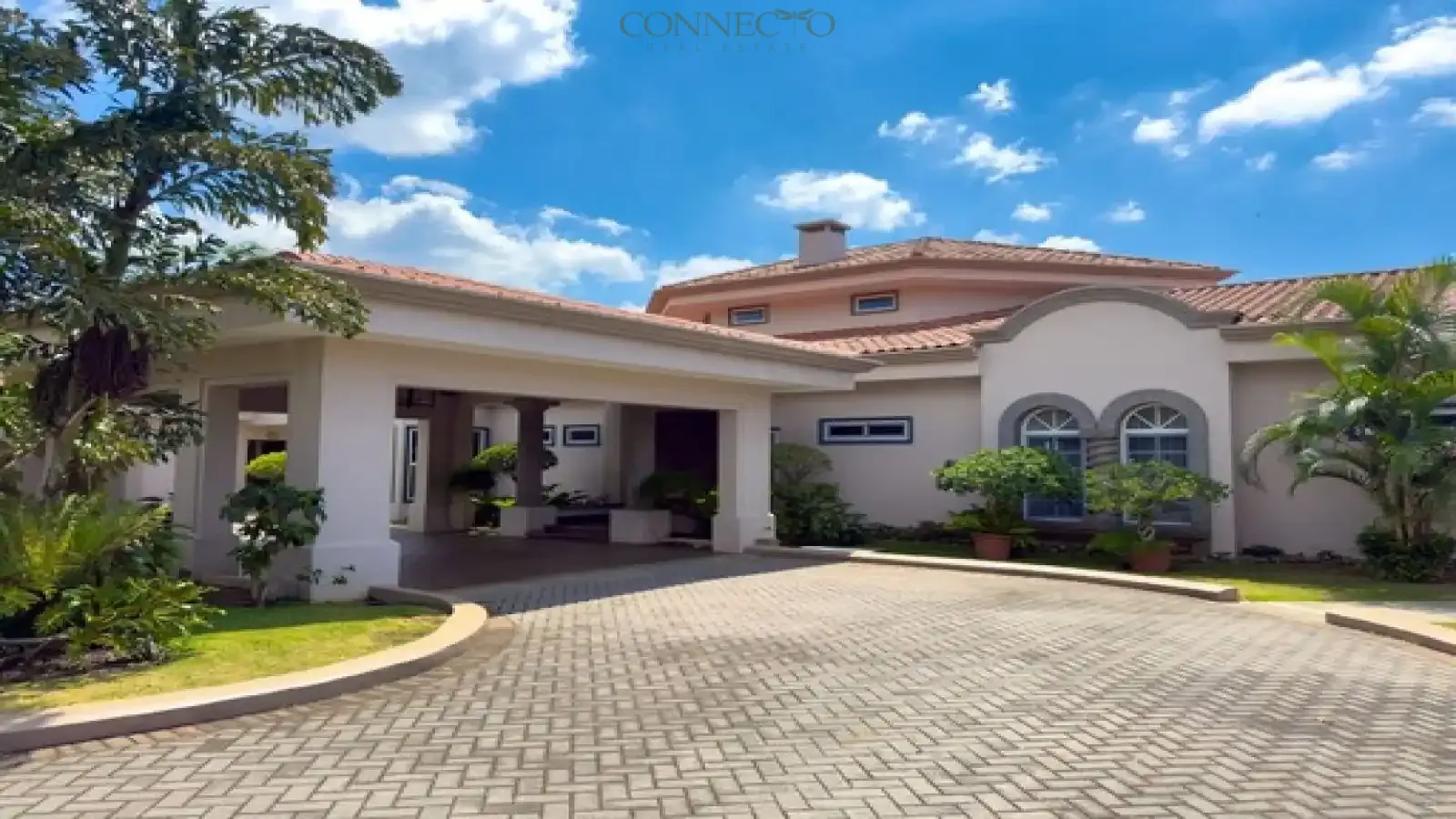 Heredia, Volcan Poás, Poas Volcano, Costa Rica luxury real estate, 1 floor house, casa de 1 planta, estate, residencial, residential area, mountain home, casa de montaña, finishes, arquitectura colonial, colonial architecture, vista, view, chimenea, chimney