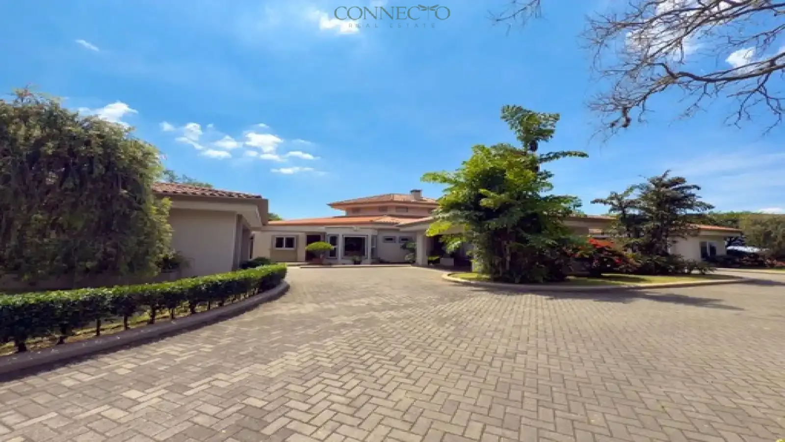 Heredia, Volcan Poás, Poas Volcano, Costa Rica luxury real estate, 1 floor house, casa de 1 planta, estate, residencial, residential area, mountain home, casa de montaña, finishes, arquitectura colonial, colonial architecture, vista, view, chimenea, chimney