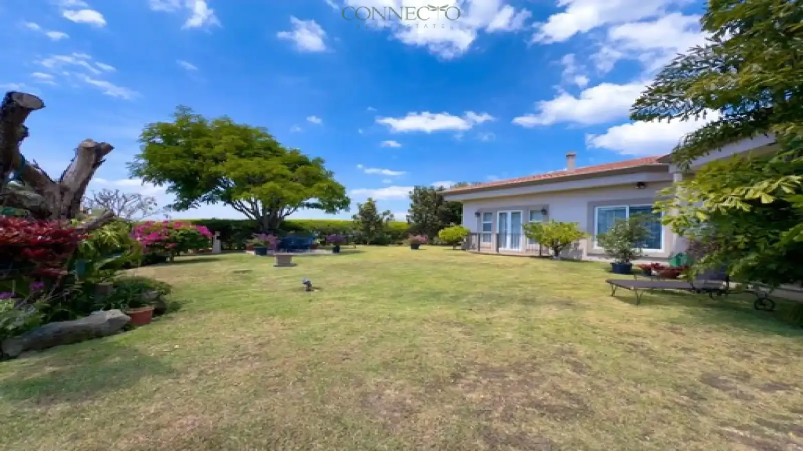 Heredia, Volcan Poás, Poas Volcano, Costa Rica luxury real estate, 1 floor house, casa de 1 planta, estate, residencial, residential area, mountain home, casa de montaña, finishes, arquitectura colonial, colonial architecture, vista, view, chimenea, chimney