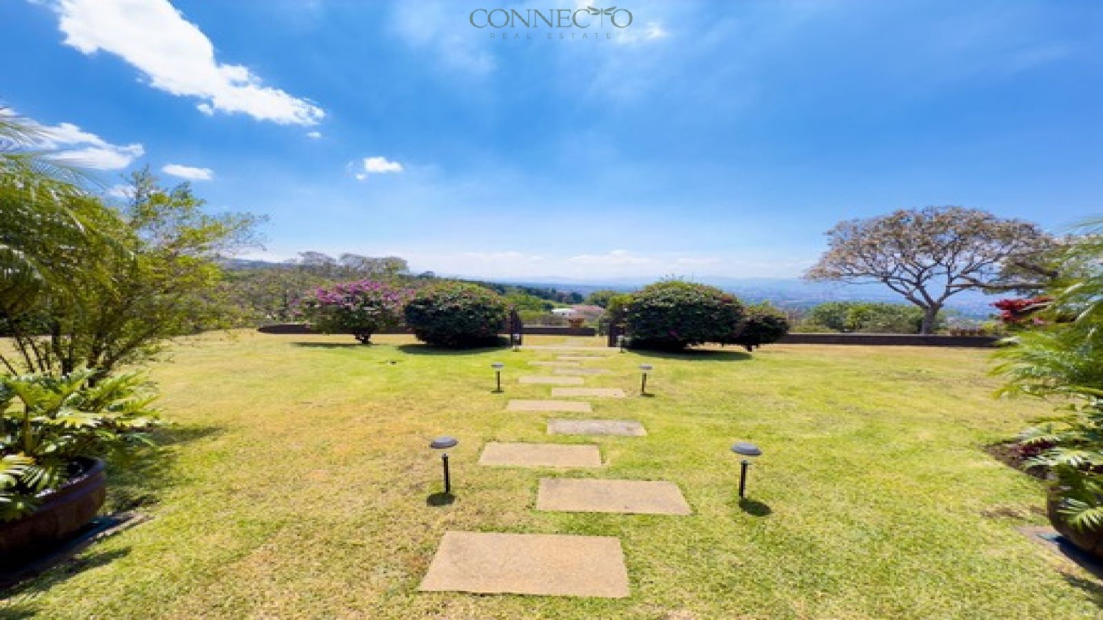 Heredia, Volcan Poás, Poas Volcano, Costa Rica luxury real estate, 1 floor house, casa de 1 planta, estate, residencial, residential area, mountain home, casa de montaña, finishes, arquitectura colonial, colonial architecture, vista, view, chimenea, chimney