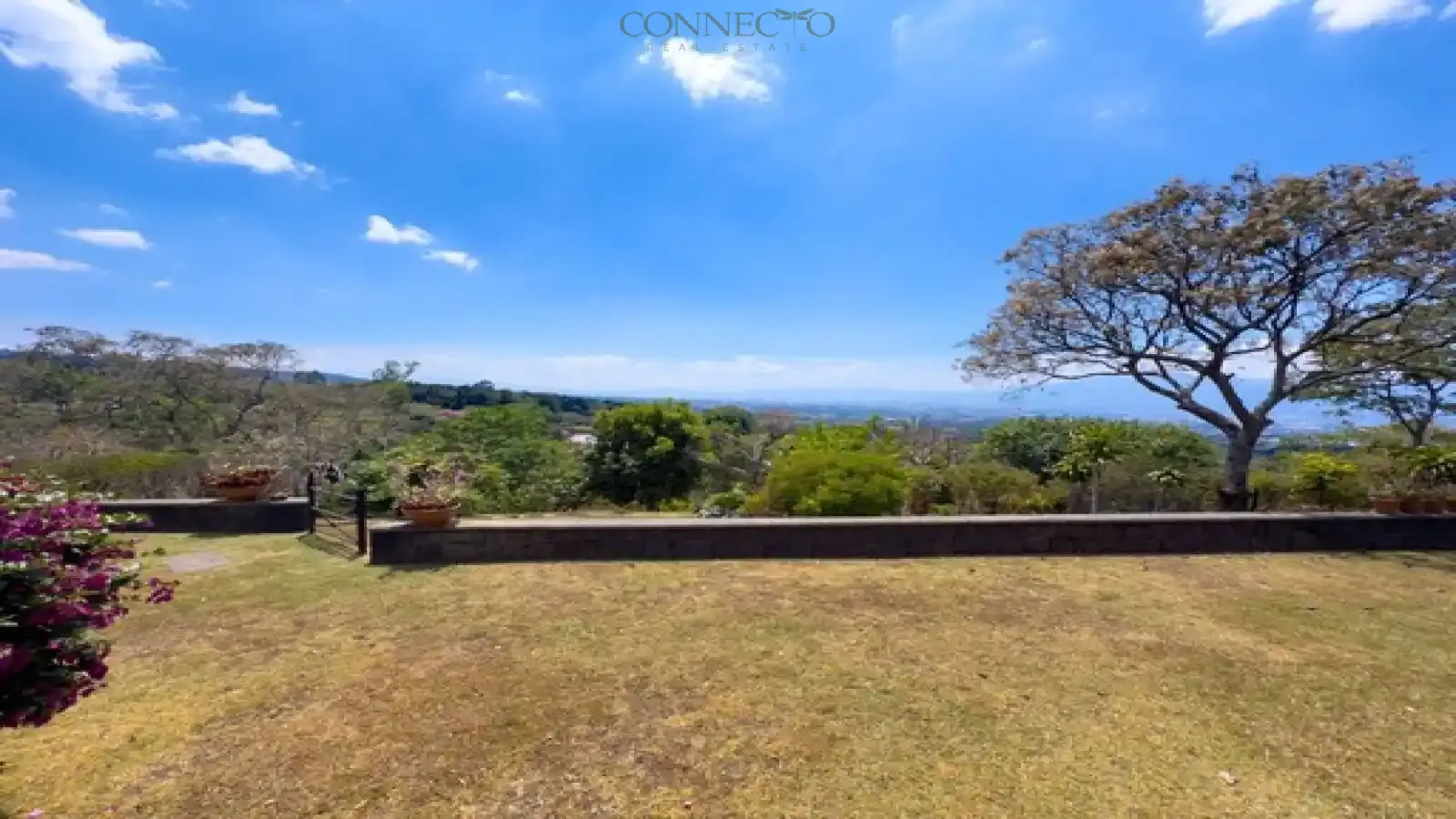 Heredia, Volcan Poás, Poas Volcano, Costa Rica luxury real estate, 1 floor house, casa de 1 planta, estate, residencial, residential area, mountain home, casa de montaña, finishes, arquitectura colonial, colonial architecture, vista, view, chimenea, chimney