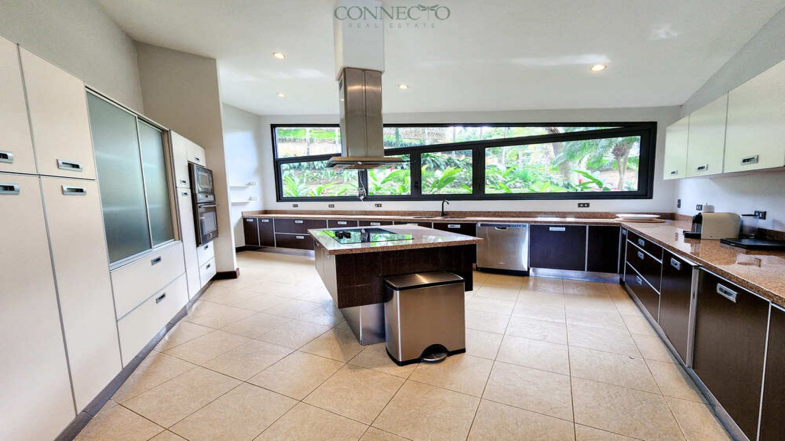 Casa ultra-moderna de 4 Habitaciones por Joaristi & Betancourt en Villa Real – lujo y excelencia arquitectónica, Ultra-Modern 4-Bedroom Masterpiece by Joaristi & Betancourt in Villa Real – Luxury & Architectural Excellence, modern home, luxury villa, villa de lujo, casa moderna, vista a la montaña, Mountain View home, 8 paqueos, 8 parking spaces

