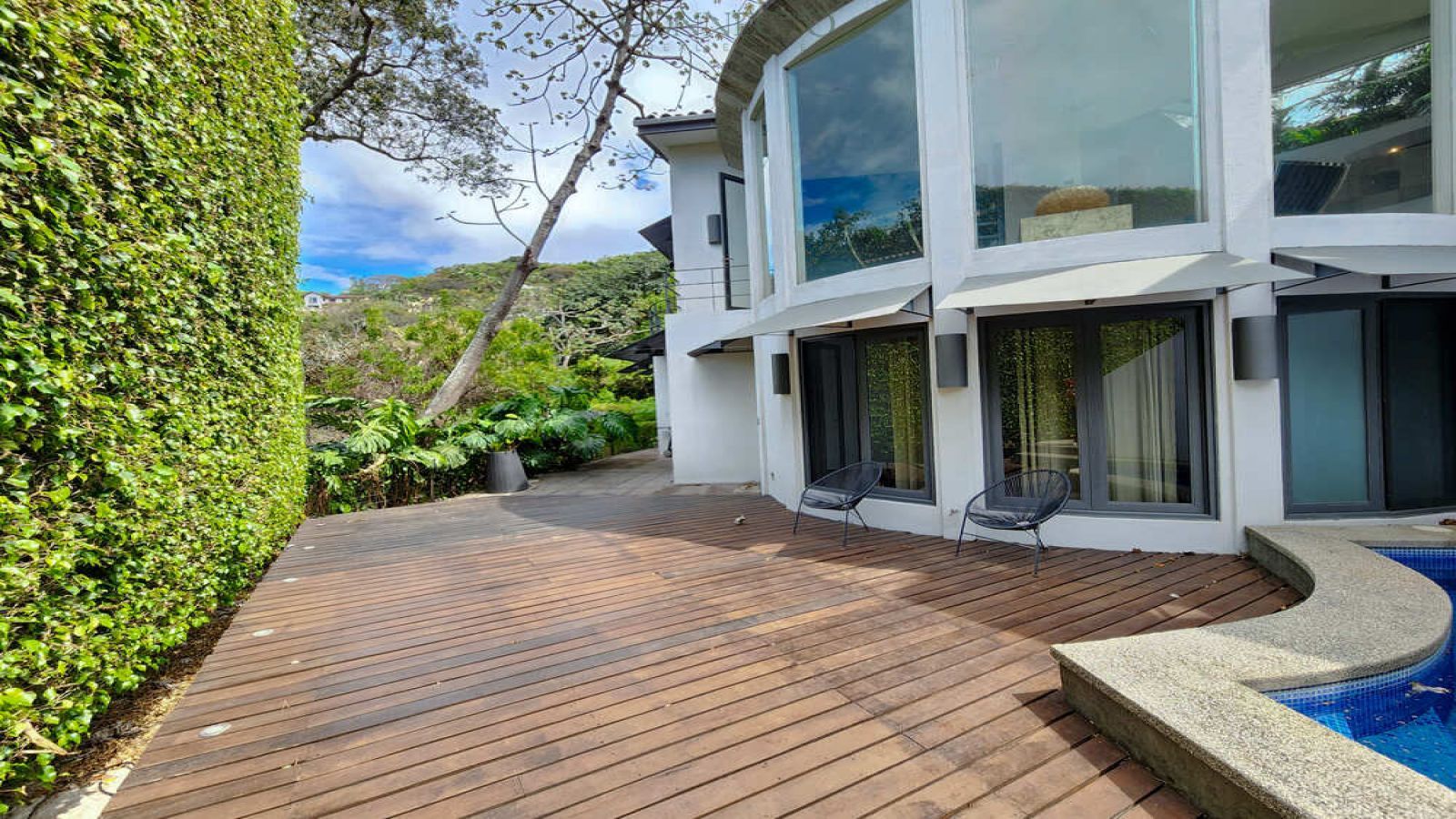 Casa ultra-moderna de 4 Habitaciones por Joaristi & Betancourt en Villa Real – lujo y excelencia arquitectónica, Ultra-Modern 4-Bedroom Masterpiece by Joaristi & Betancourt in Villa Real – Luxury & Architectural Excellence, modern home, luxury villa, villa de lujo, casa moderna, vista a la montaña, Mountain View home, 8 paqueos, 8 parking spaces


