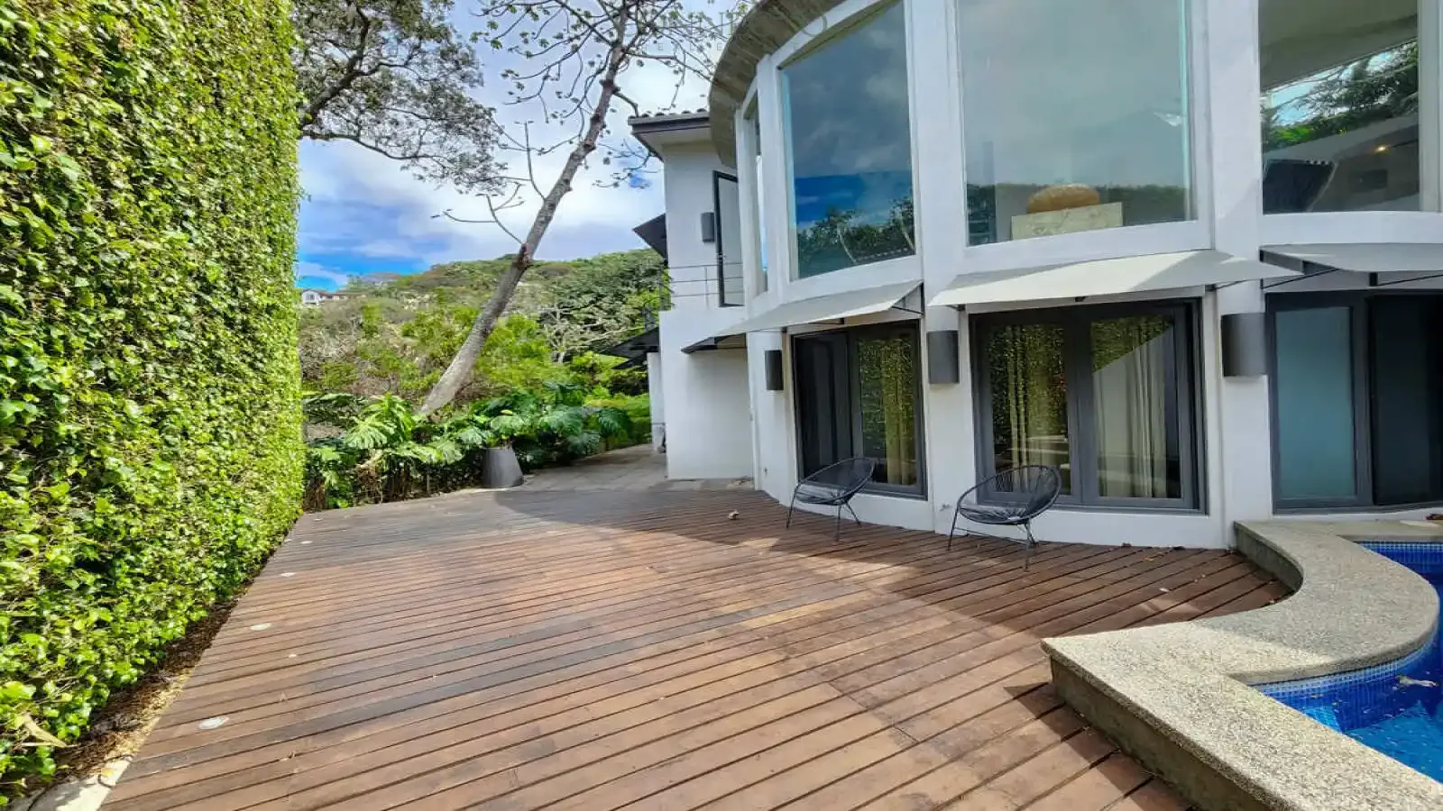 Casa ultra-moderna de 4 Habitaciones por Joaristi & Betancourt en Villa Real – lujo y excelencia arquitectónica, Ultra-Modern 4-Bedroom Masterpiece by Joaristi & Betancourt in Villa Real – Luxury & Architectural Excellence, modern home, luxury villa, villa de lujo, casa moderna, vista a la montaña, Mountain View home, 8 paqueos, 8 parking spaces