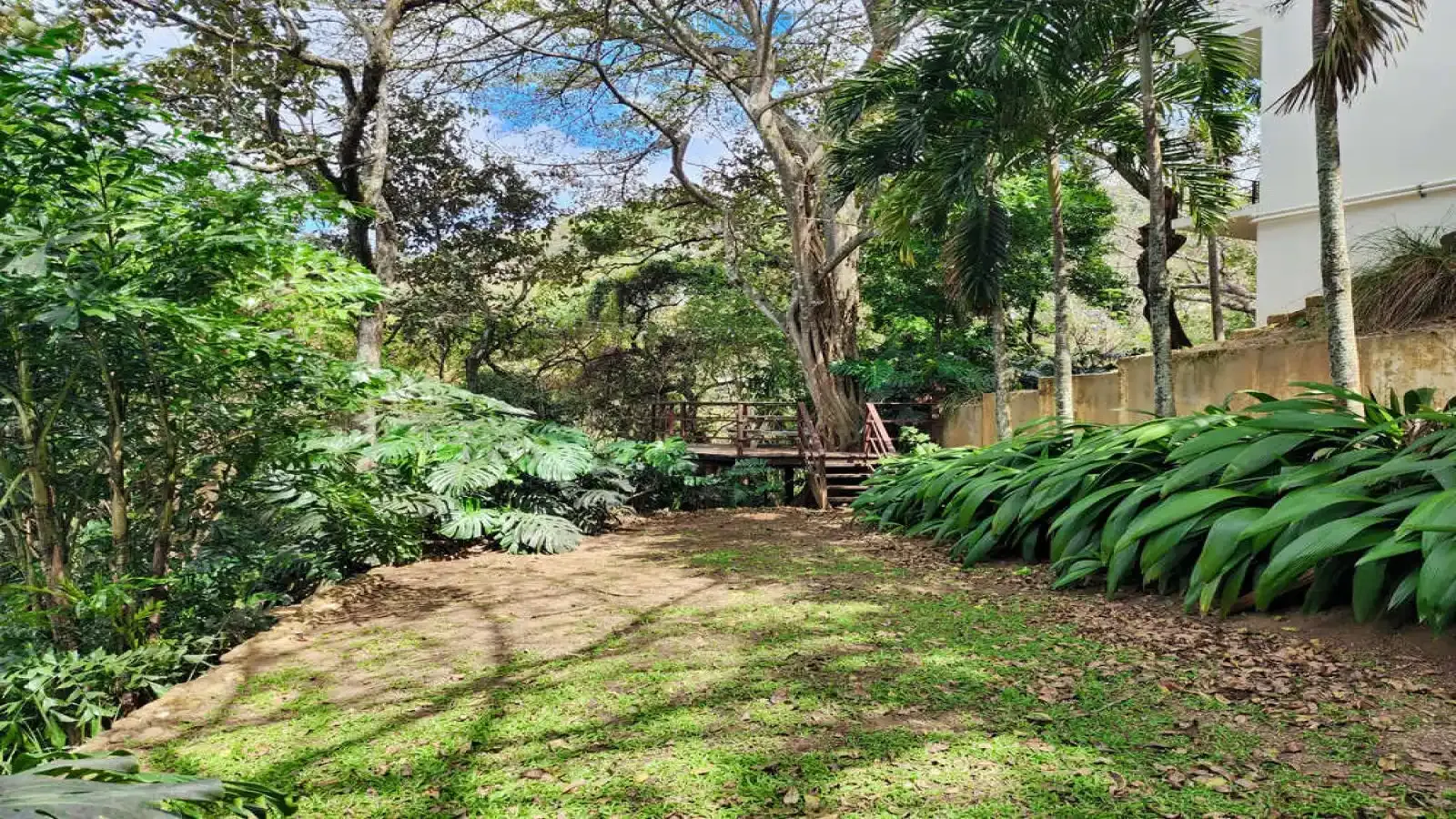Casa ultra-moderna de 4 Habitaciones por Joaristi & Betancourt en Villa Real – lujo y excelencia arquitectónica, Ultra-Modern 4-Bedroom Masterpiece by Joaristi & Betancourt in Villa Real – Luxury & Architectural Excellence, modern home, luxury villa, villa de lujo, casa moderna, vista a la montaña, Mountain View home, 8 paqueos, 8 parking spaces