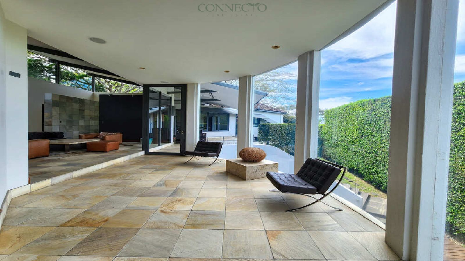 Casa ultra-moderna de 4 Habitaciones por Joaristi & Betancourt en Villa Real – lujo y excelencia arquitectónica, Ultra-Modern 4-Bedroom Masterpiece by Joaristi & Betancourt in Villa Real – Luxury & Architectural Excellence, modern home, luxury villa, villa de lujo, casa moderna, vista a la montaña, Mountain View home, 8 paqueos, 8 parking spaces

