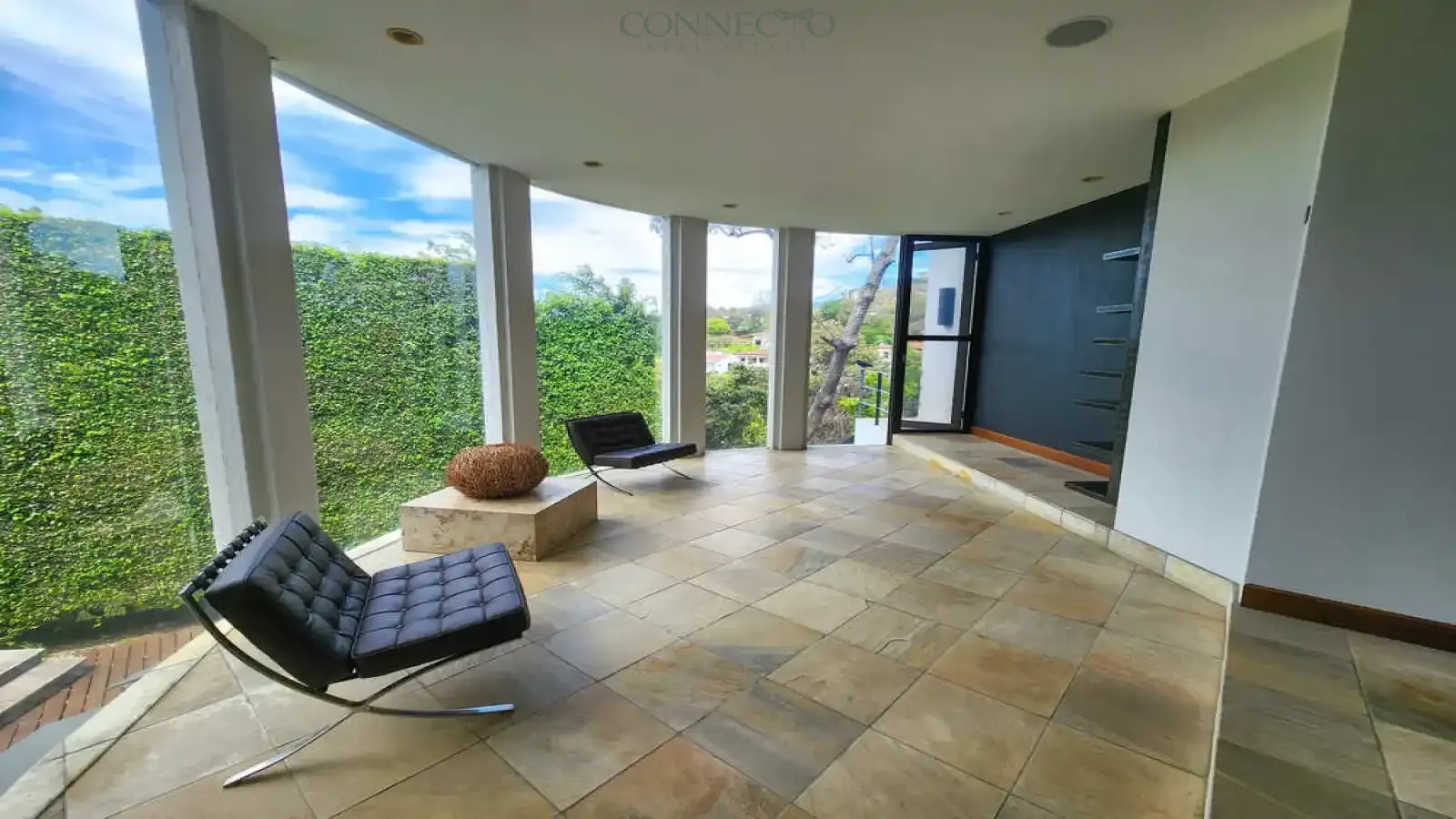 Casa ultra-moderna de 4 Habitaciones por Joaristi & Betancourt en Villa Real – lujo y excelencia arquitectónica, Ultra-Modern 4-Bedroom Masterpiece by Joaristi & Betancourt in Villa Real – Luxury & Architectural Excellence, modern home, luxury villa, villa de lujo, casa moderna, vista a la montaña, Mountain View home, 8 paqueos, 8 parking spaces