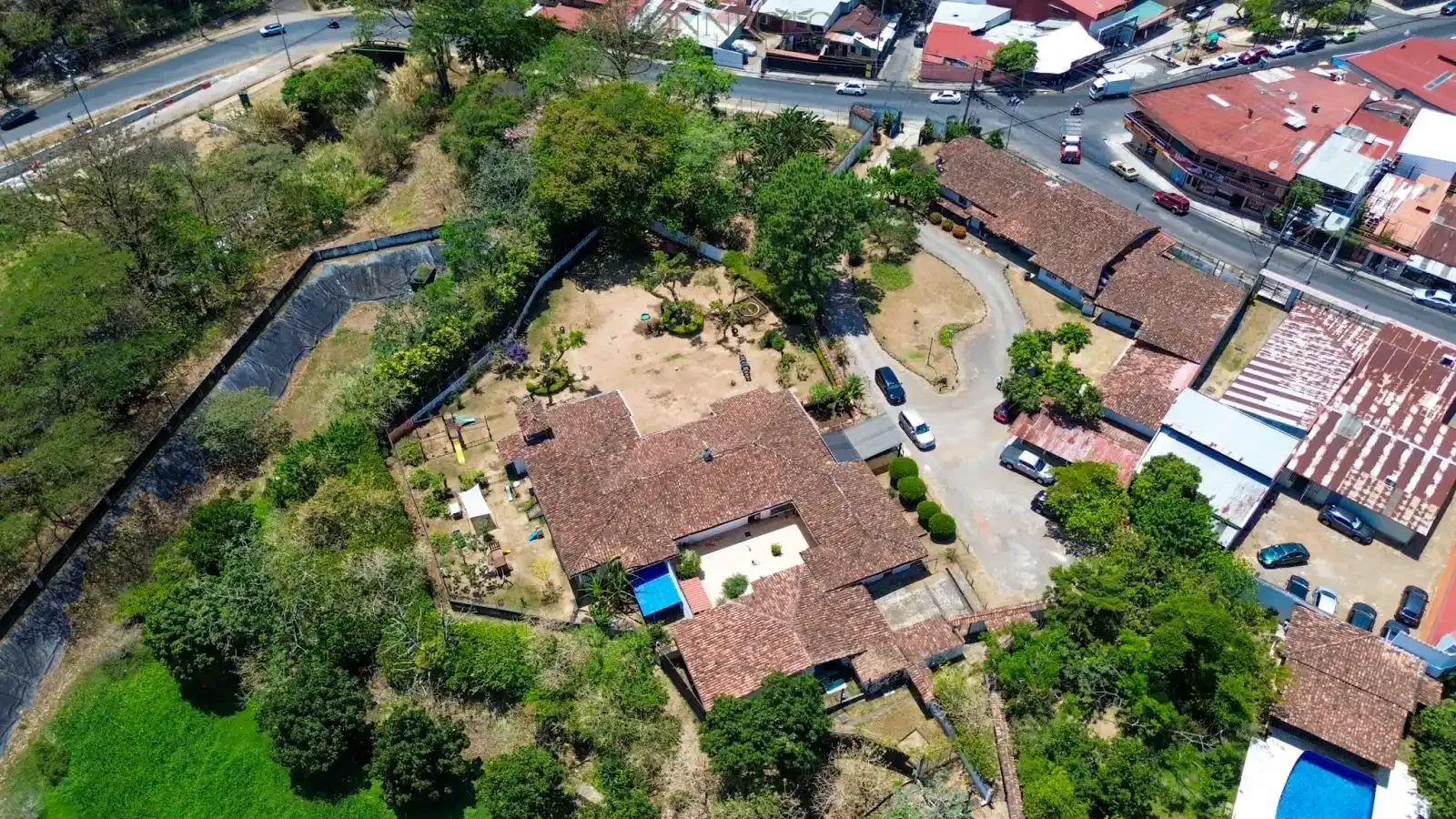 Development lot Barreal Heredia,
Commercial land for sale Heredia,
Mixed-use property Costa Rica,
Investment land Barreal Heredia,
Lot for residential and commercial development Heredia,
Land for sale in Barreal de Heredia,
Terreno en venta Heredia, desarrollo comercial en Heredia, Lote para desarrollar en Heredia, uso mixto Heredia, lote para uso mixto Heredia