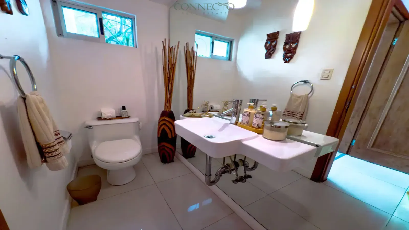 Townhouse in Santa Ana, casa en condominio en Santa Ana, 4 habitaciones, 4 bedroom home, 4 bedroom house, pool, piscina, condominium home in Santa Ana.